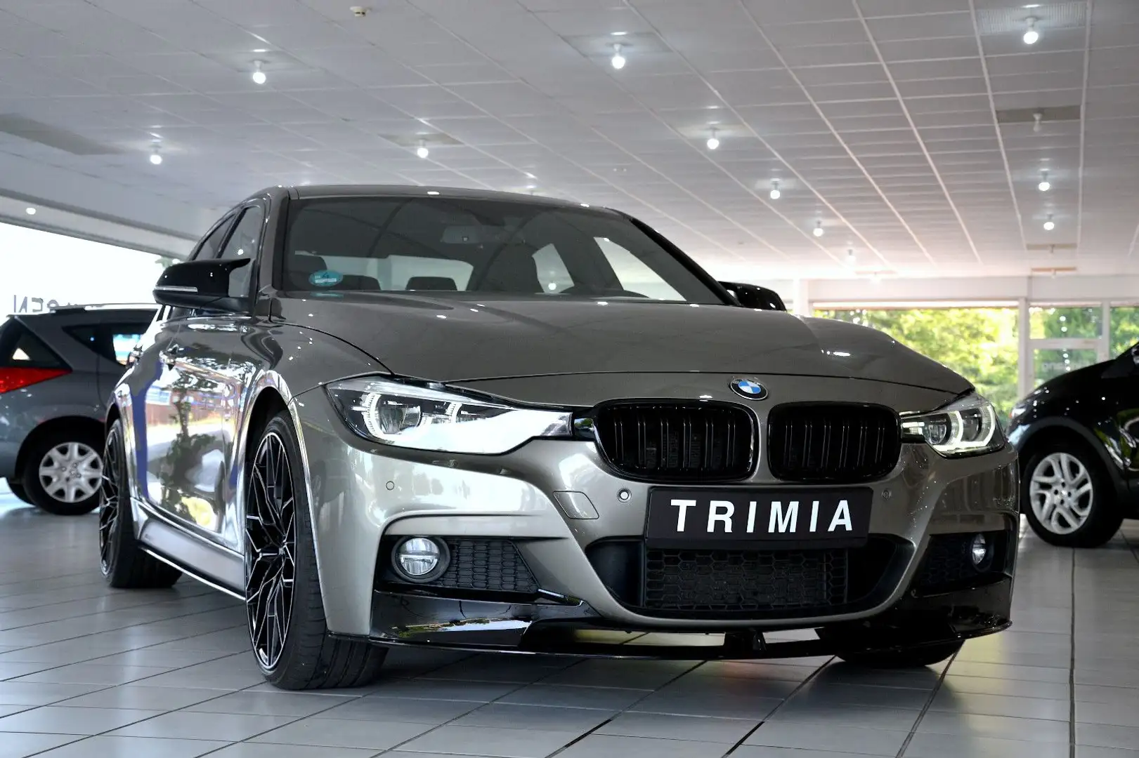 BMW 330 i Limo M Sport | Kamera | SHZ | GLASDACH Brun - 1