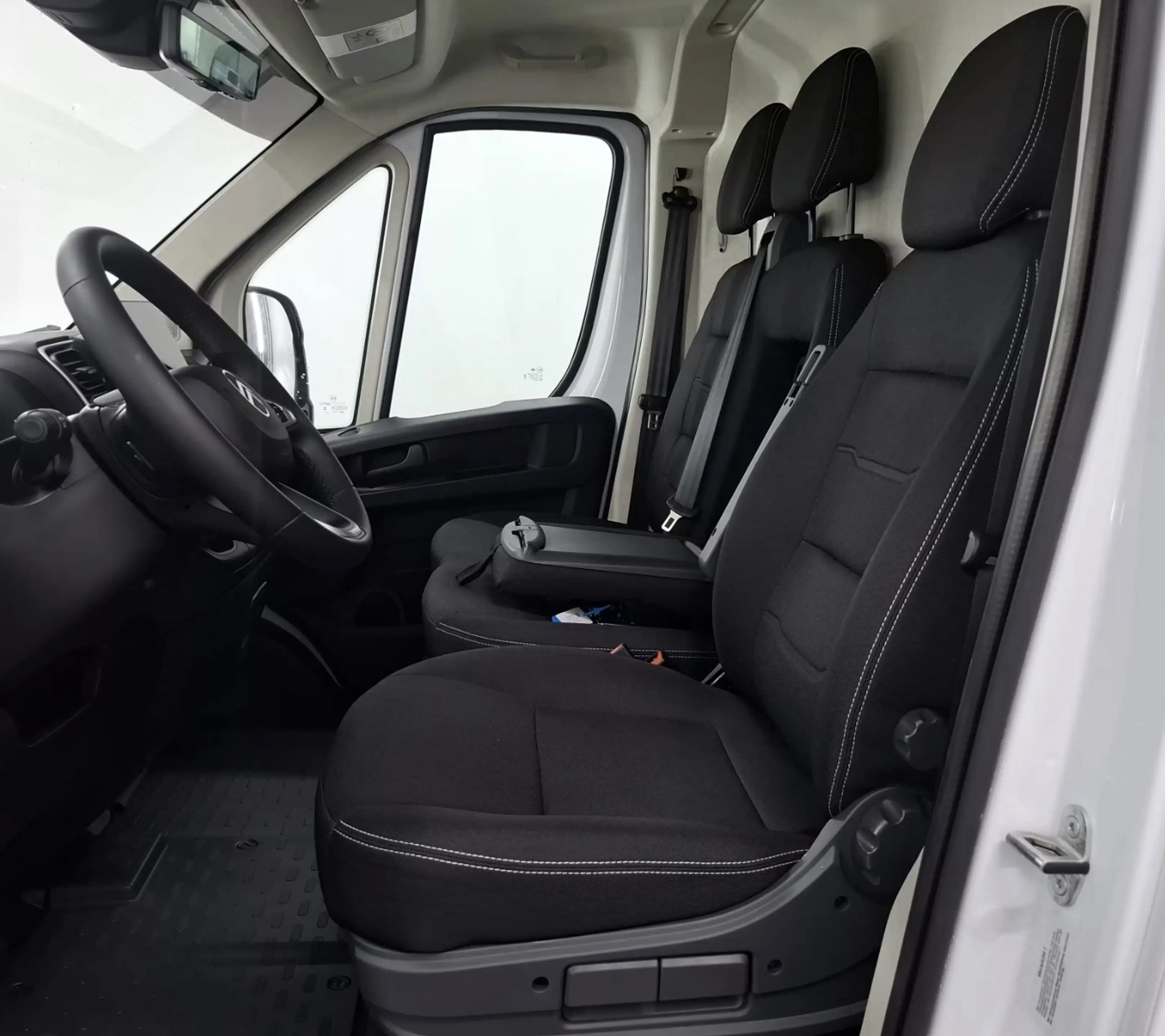 Citroen Jumper 2.2 BlueHDi 140 S&S L2H2 3.5t BLACK EDITION | Velg — photo 11