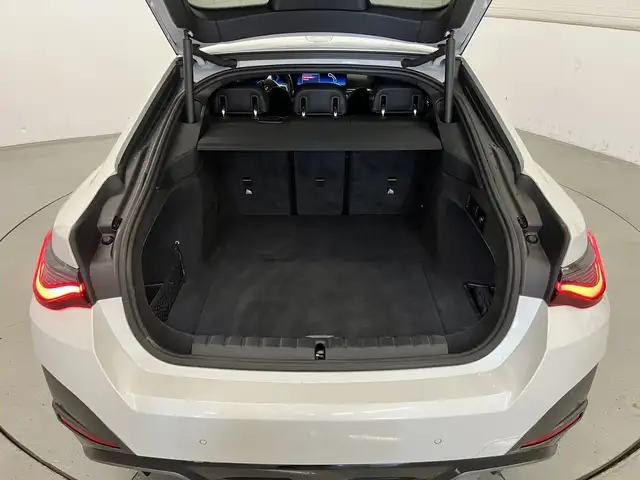 BMW I4 view 17
