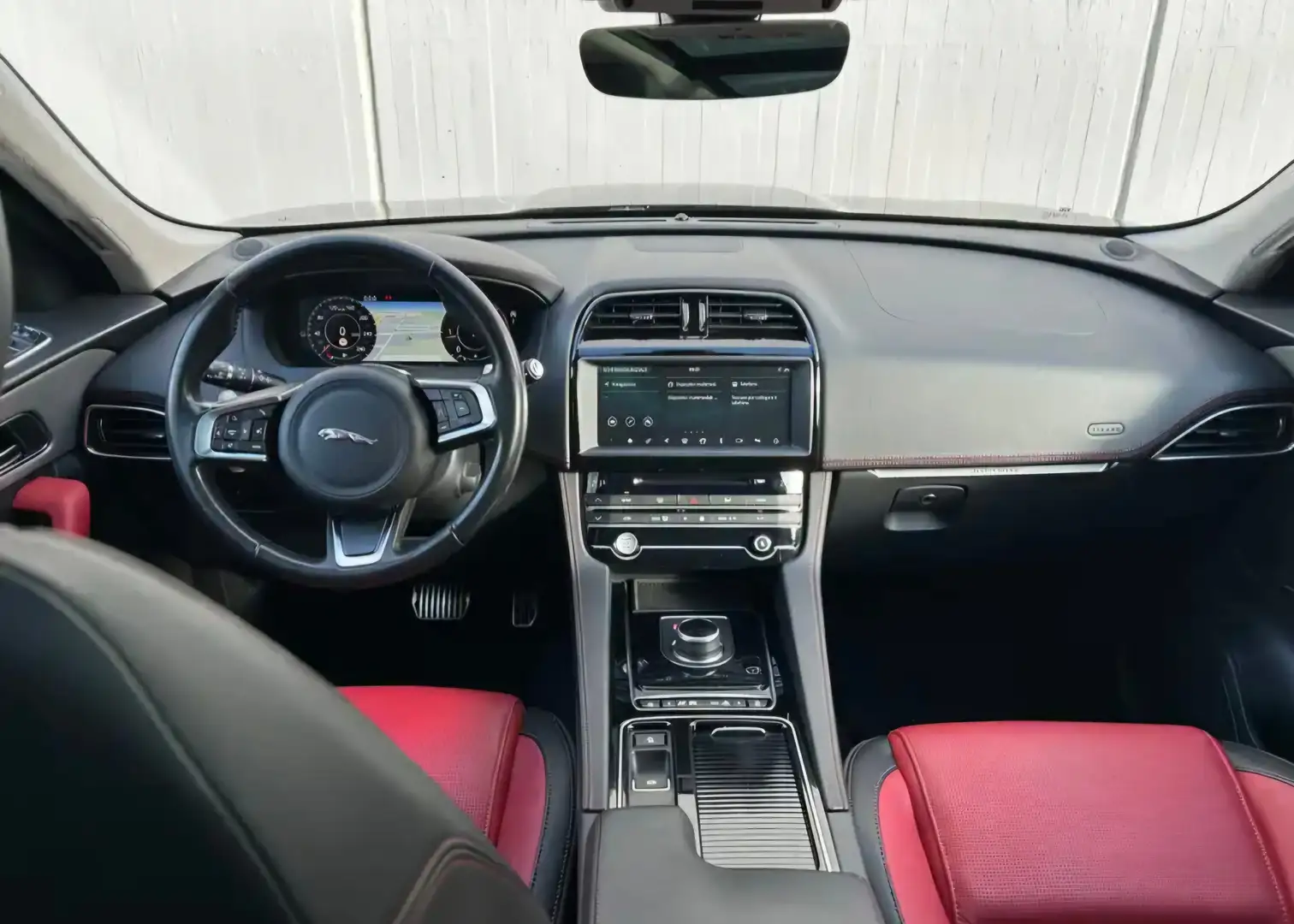 Jaguar F-Pace F-Pace 2.0d i4 Chequered Flag awd 180cv auto my20 Zwart - 2