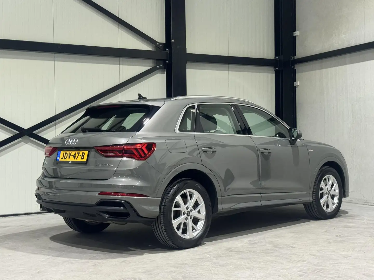 Audi Q3 45 TFSI e S edition Aut. | panorama | navi | trekh Grigio - 2