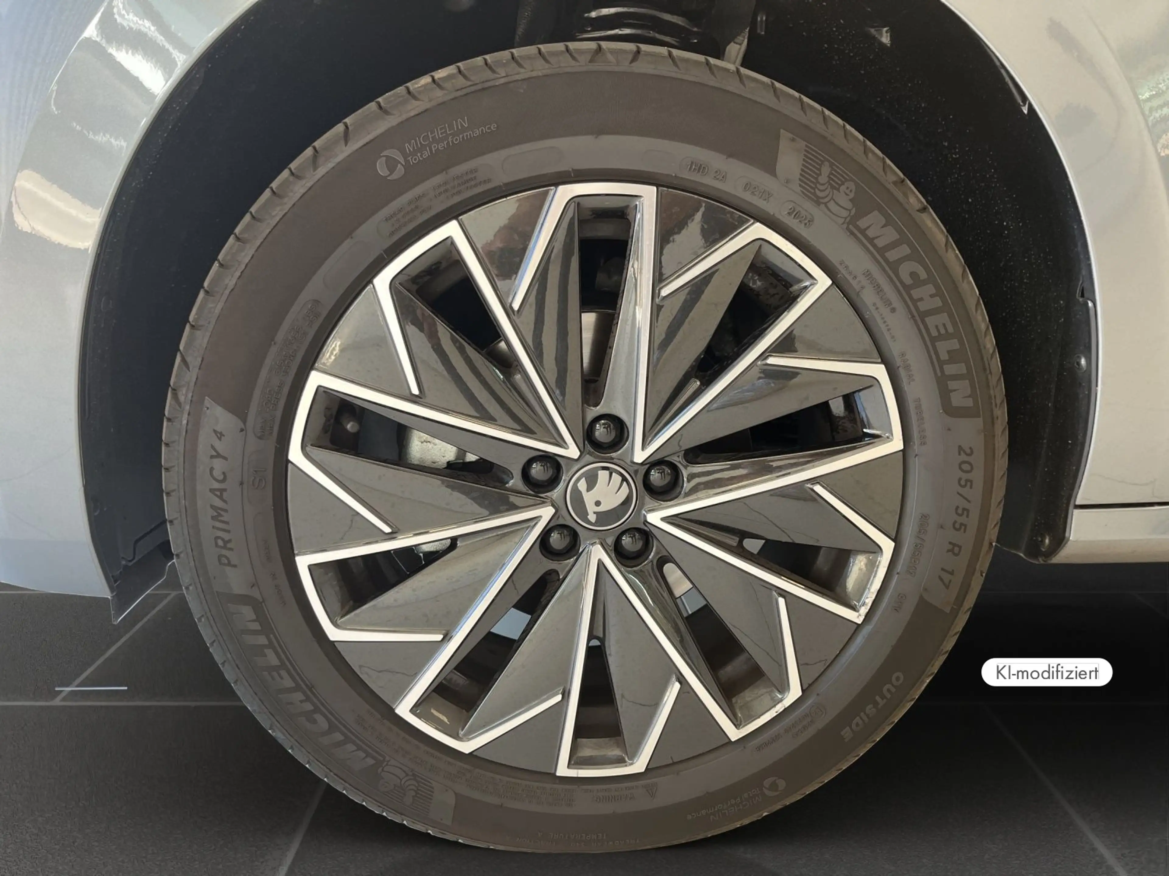 Skoda Kamiq Tour 1,0 TSI 85 kW 6-Gang-Schaltgetriebe — photo 8