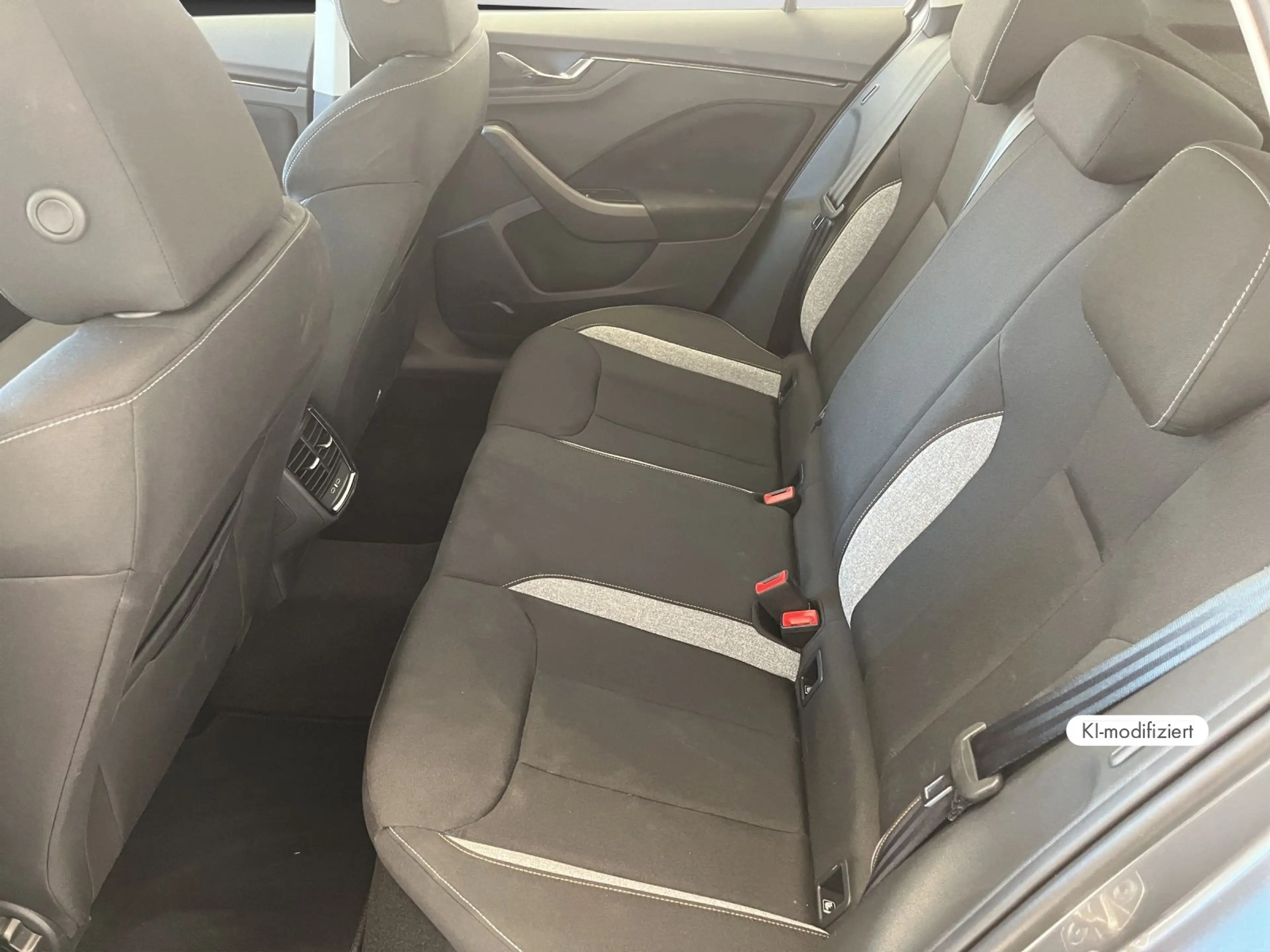 Skoda Kamiq Tour 1,0 TSI 85 kW 6-Gang-Schaltgetriebe — photo 14