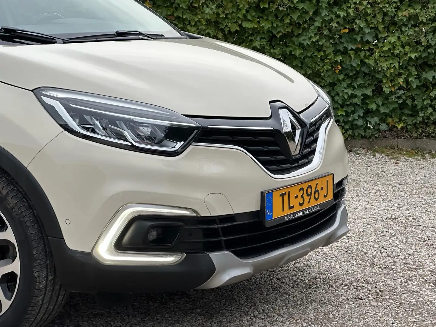 Renault Captur 0.9 TCe Intens Led/Navi/Trekhaak Wit - 2