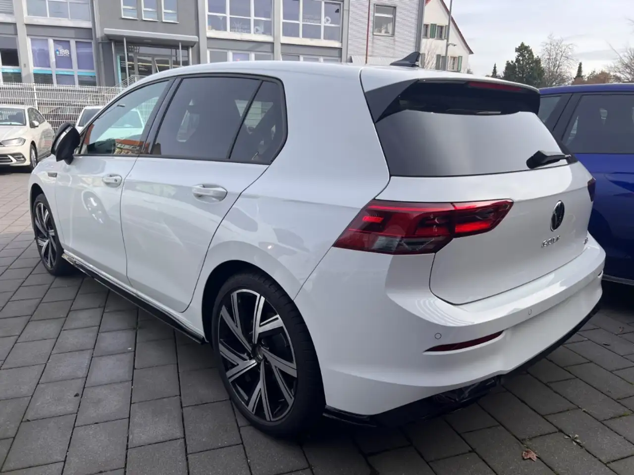 Volkswagen Golf VIII R-Line eTSI 1.5 LED Navi Keyless Kurvenlicht 2