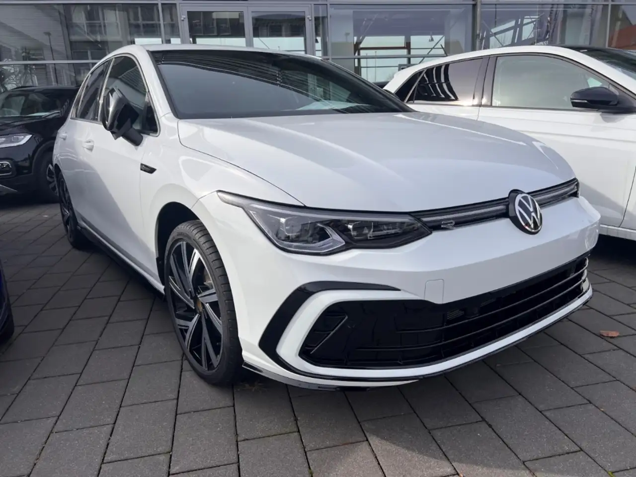 Volkswagen Golf VIII R-Line eTSI 1.5 LED Navi Keyless Kurvenlicht 13
