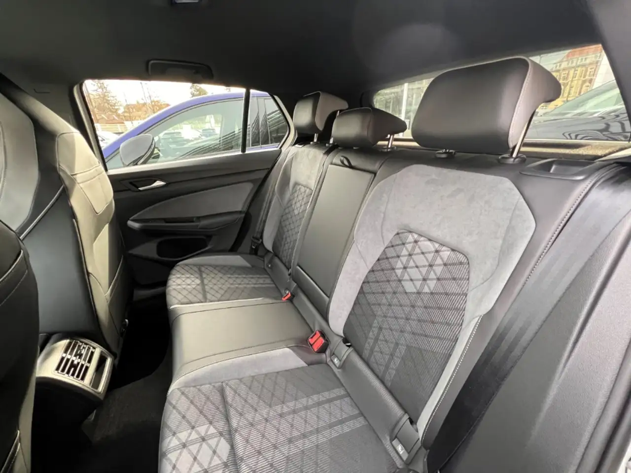 Volkswagen Golf VIII R-Line eTSI 1.5 LED Navi Keyless Kurvenlicht 12