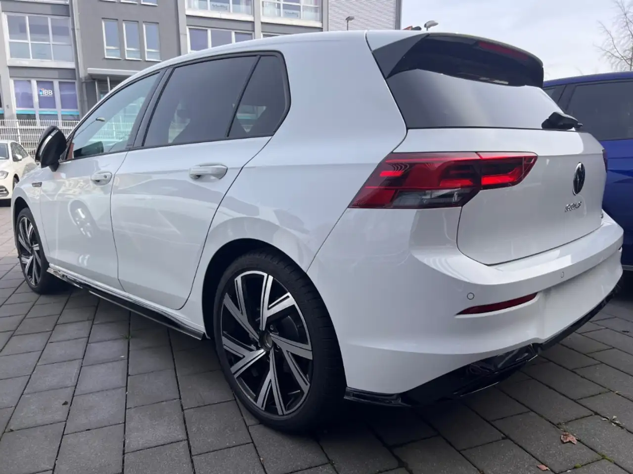 Volkswagen Golf VIII R-Line eTSI 1.5 LED Navi Keyless Kurvenlicht 4