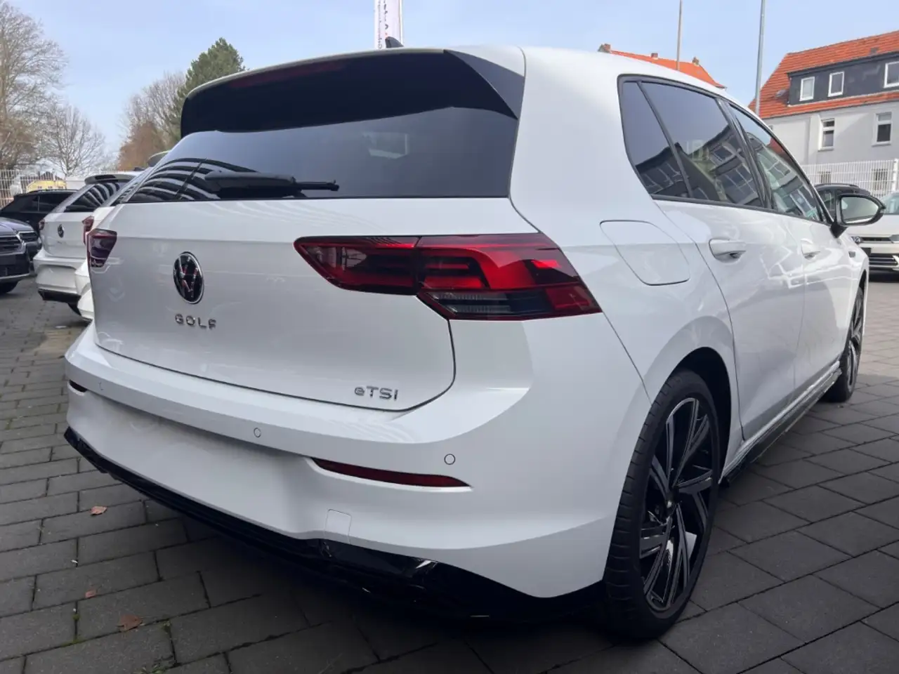 Volkswagen Golf VIII R-Line eTSI 1.5 LED Navi Keyless Kurvenlicht 11