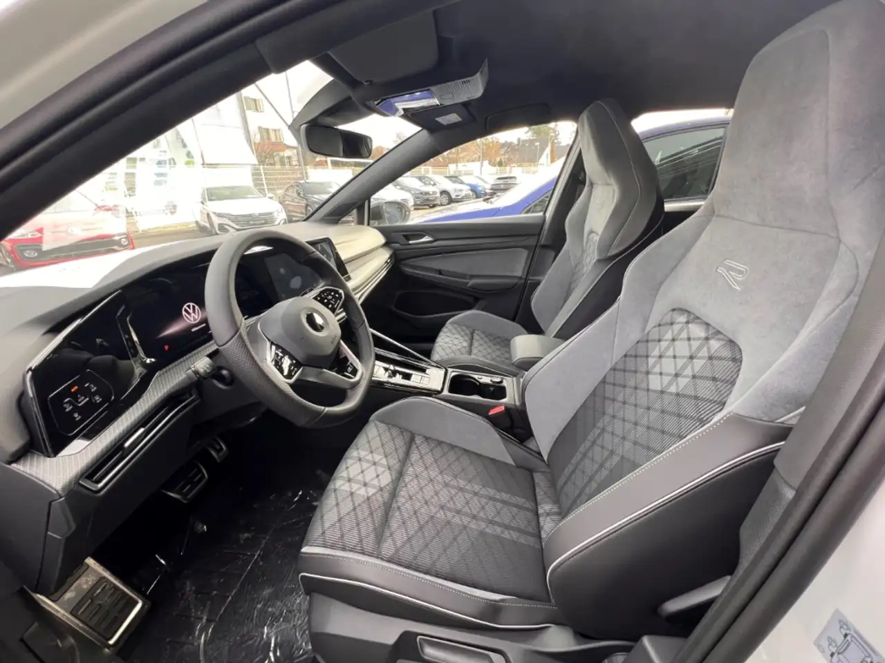 Volkswagen Golf VIII R-Line eTSI 1.5 LED Navi Keyless Kurvenlicht 3