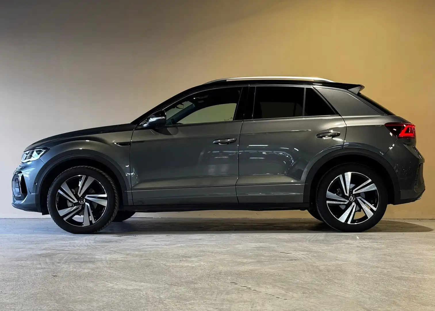 Volkswagen T-Roc 1.5 TSI R-Line |Keyless |Stoelverw. |Camera |ACC Grau - 2