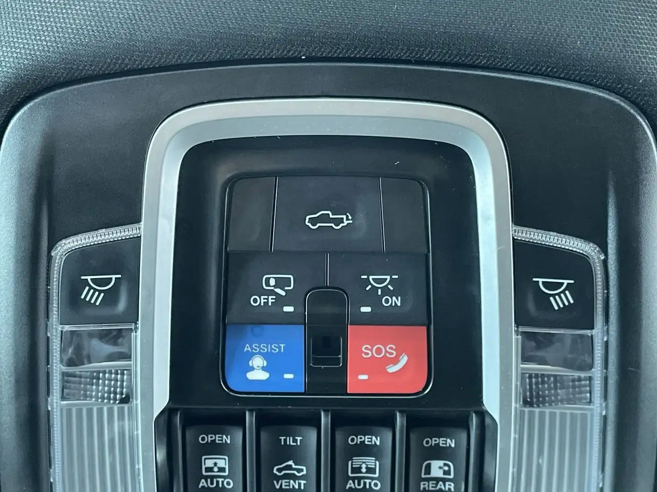 RAM 1500 снимка RAM 1500