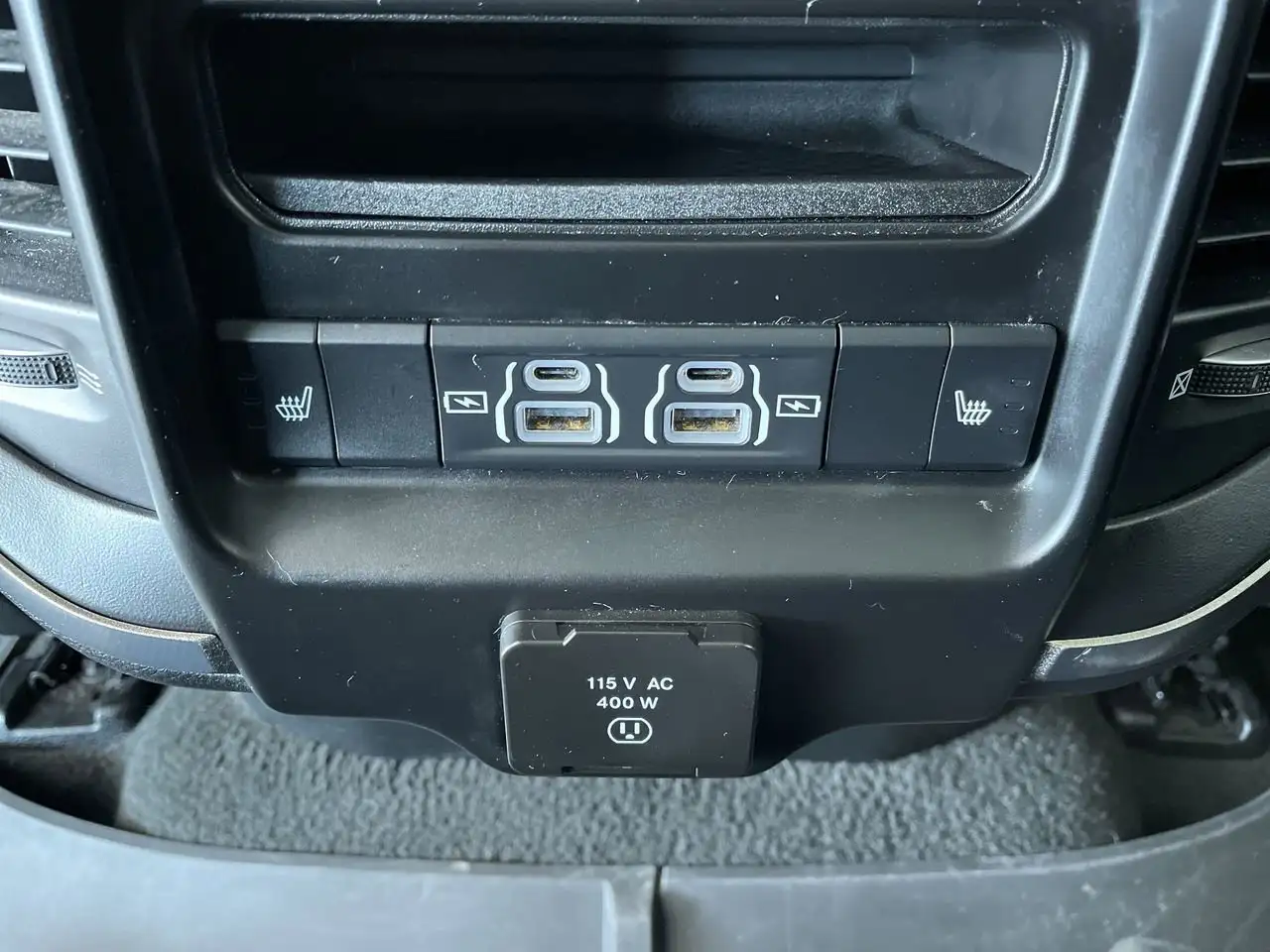 RAM 1500 снимка RAM 1500
