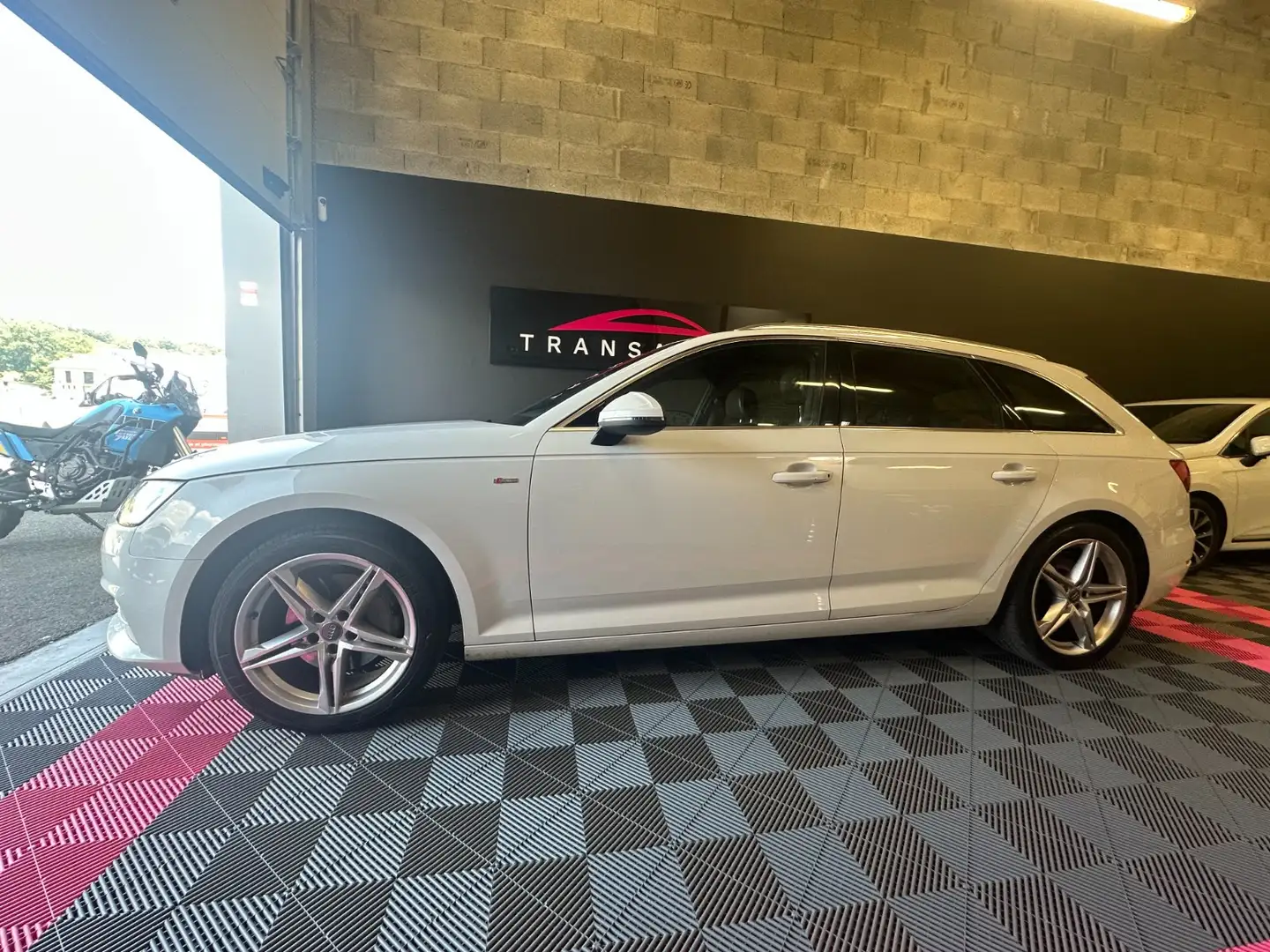 Audi A4 S line Blanc - 2