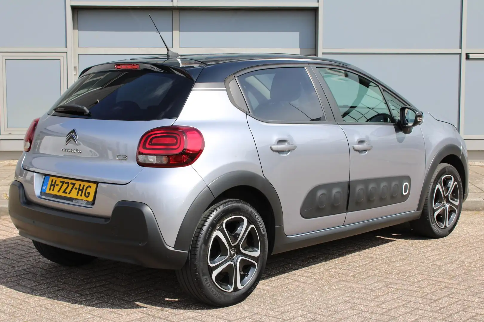 Citroen C3 1.2 S&S Feel Edition | Navigatie | Cruise Control Grijs - 2