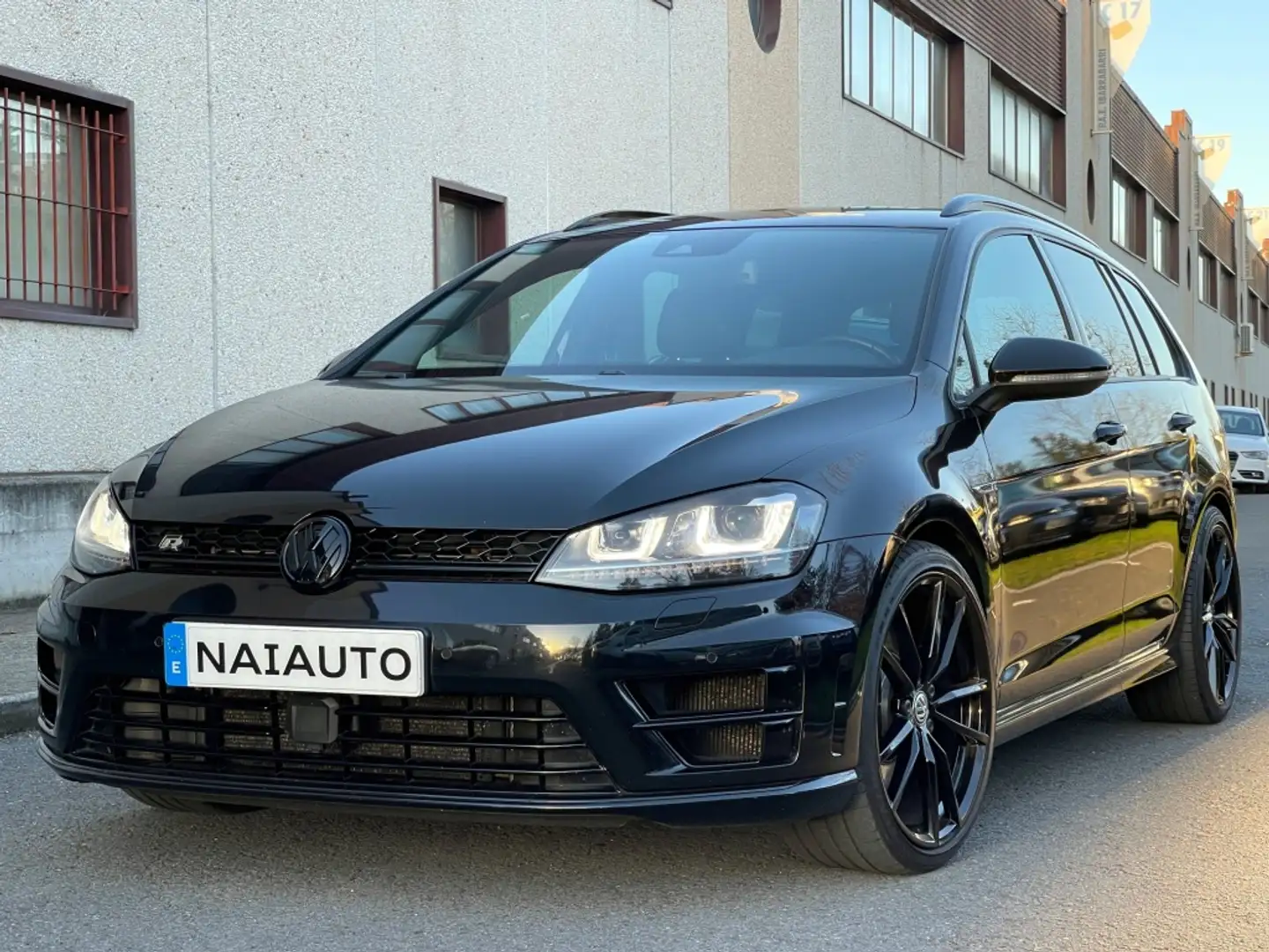 Volkswagen Golf Variant 2.0 TSI R 300 DSG Schwarz - 1