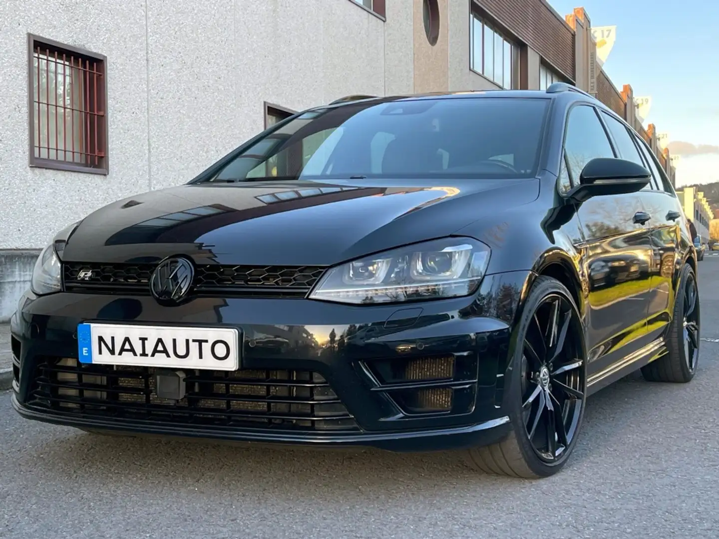 Volkswagen Golf Variant 2.0 TSI R 300 DSG Schwarz - 2