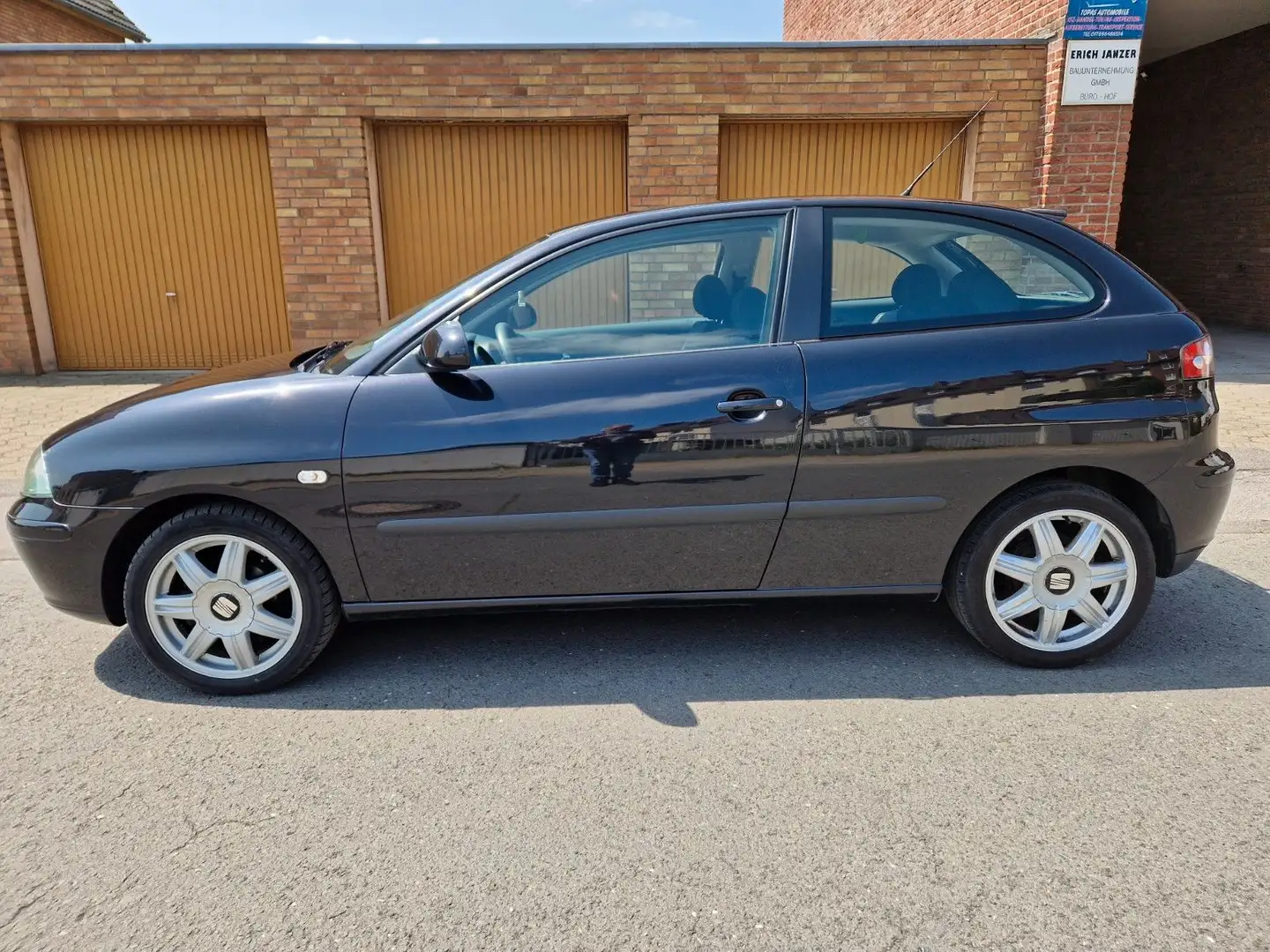 SEAT Ibiza Ibiza 1,4 Komfort/Angemeldet/3J Garantie inklusive Schwarz - 1