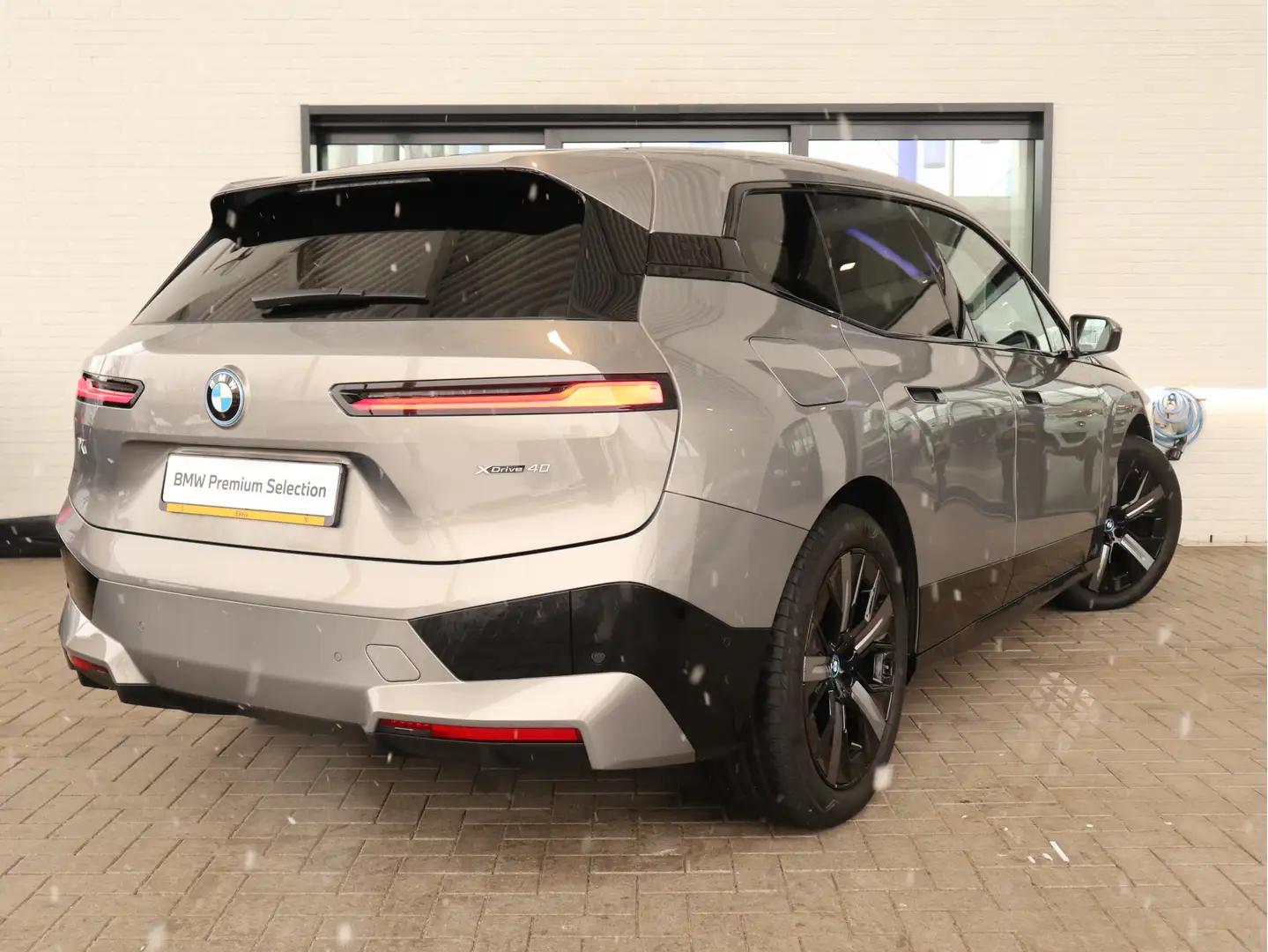 BMW iX xDrive40 Excellence / Panoramadak / Driving assist Gris - 2
