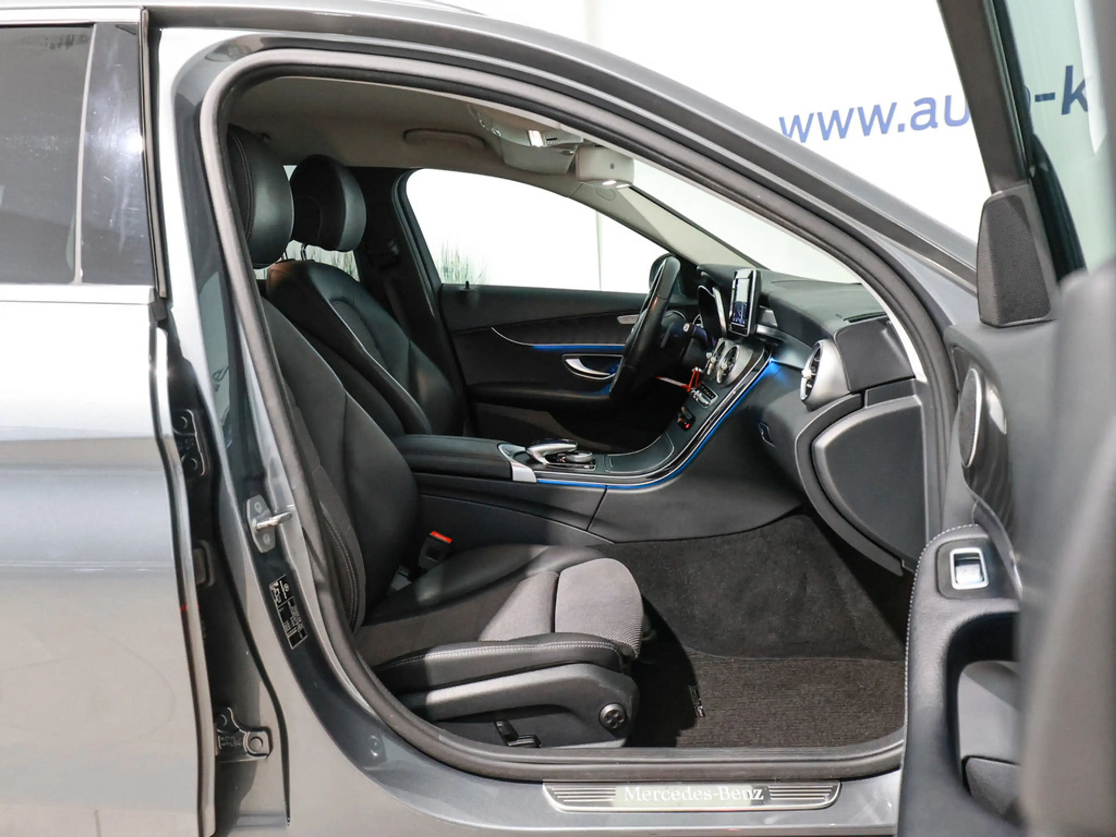 Mercedes-Benz C 350 e Avantgarde Automatik +NAVI+LED+GJR — photo 2