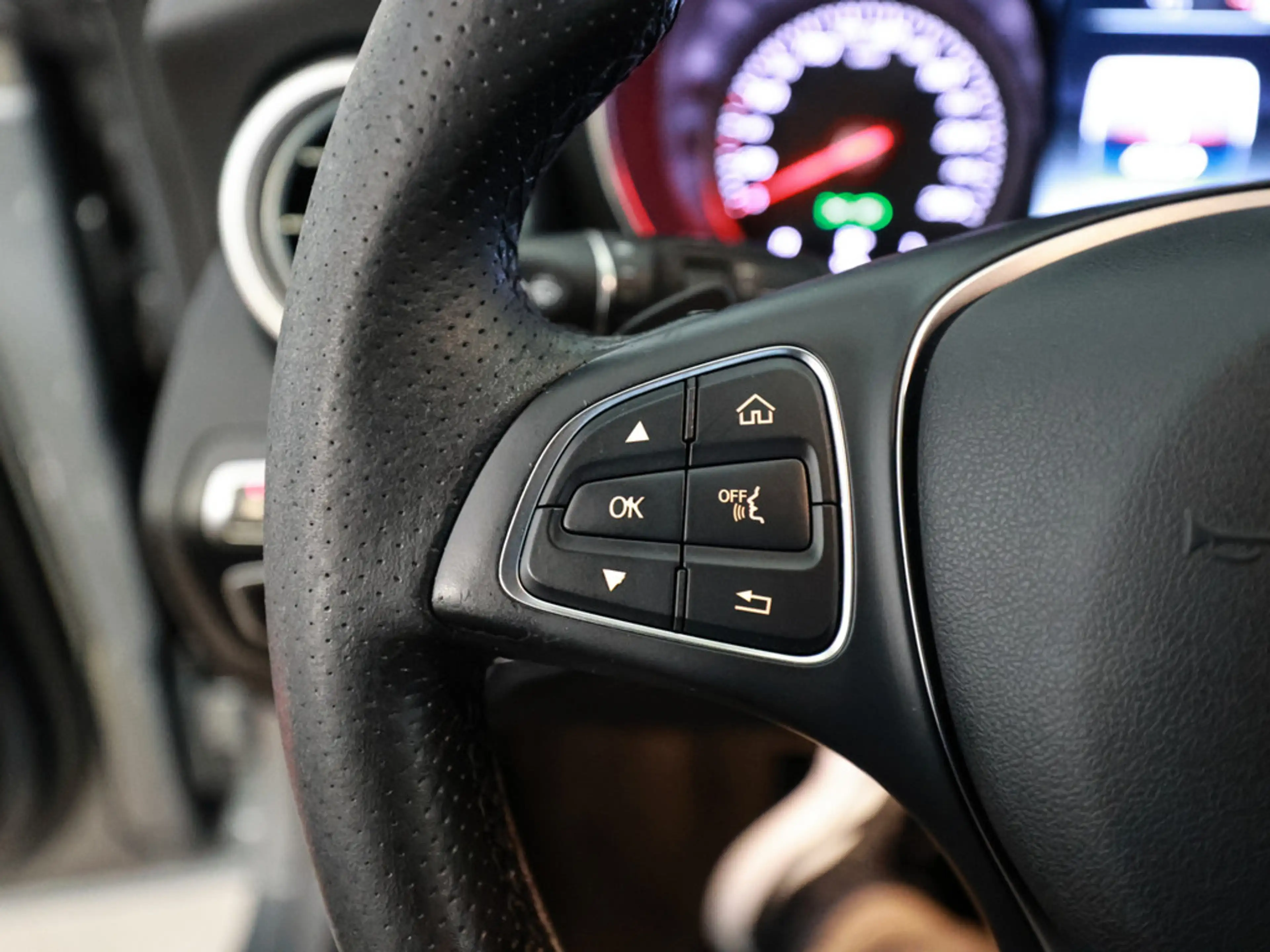 Mercedes-Benz C 350 e Avantgarde Automatik +NAVI+LED+GJR — photo 18
