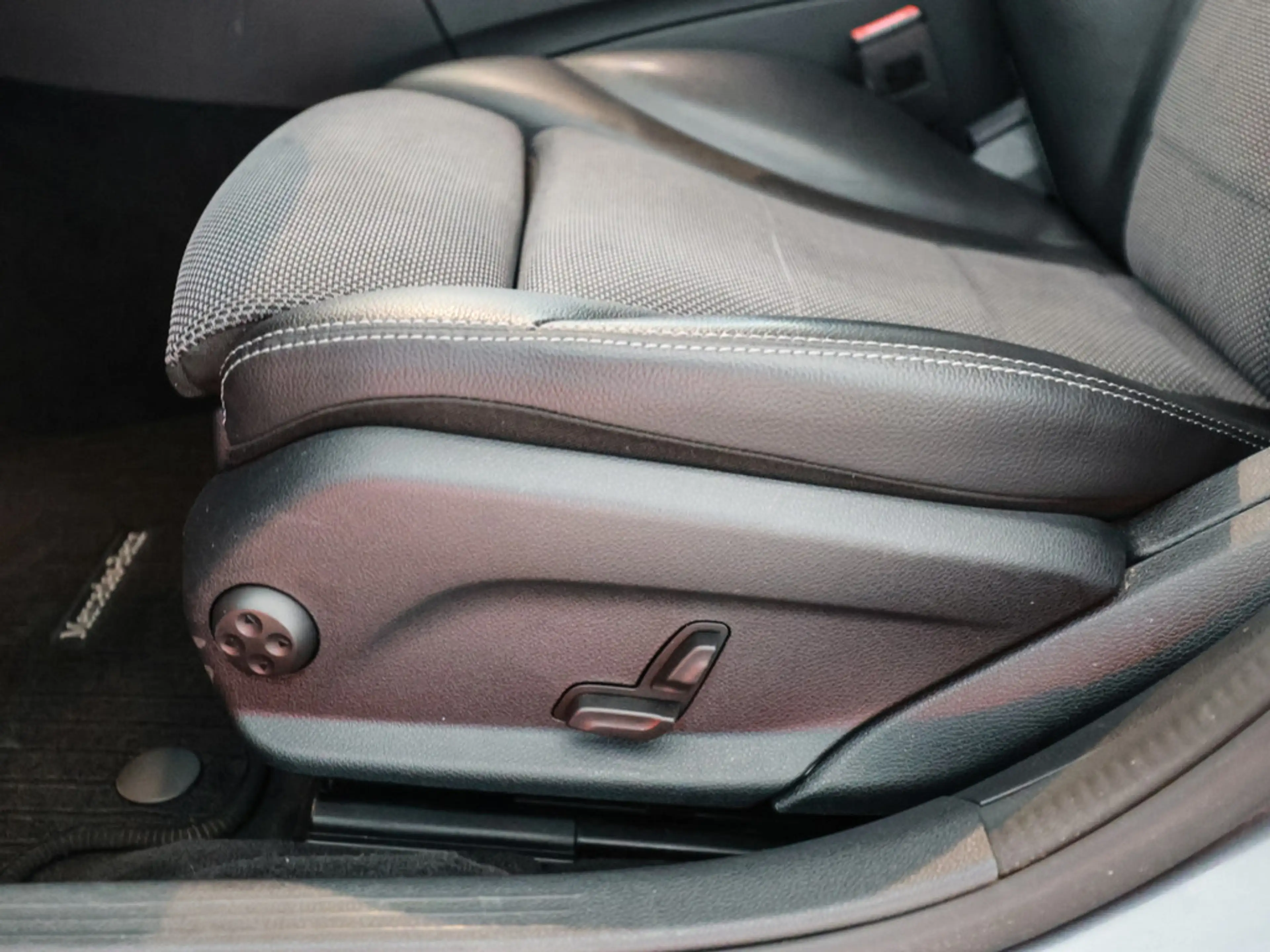 Mercedes-Benz C 350 e Avantgarde Automatik +NAVI+LED+GJR — photo 24