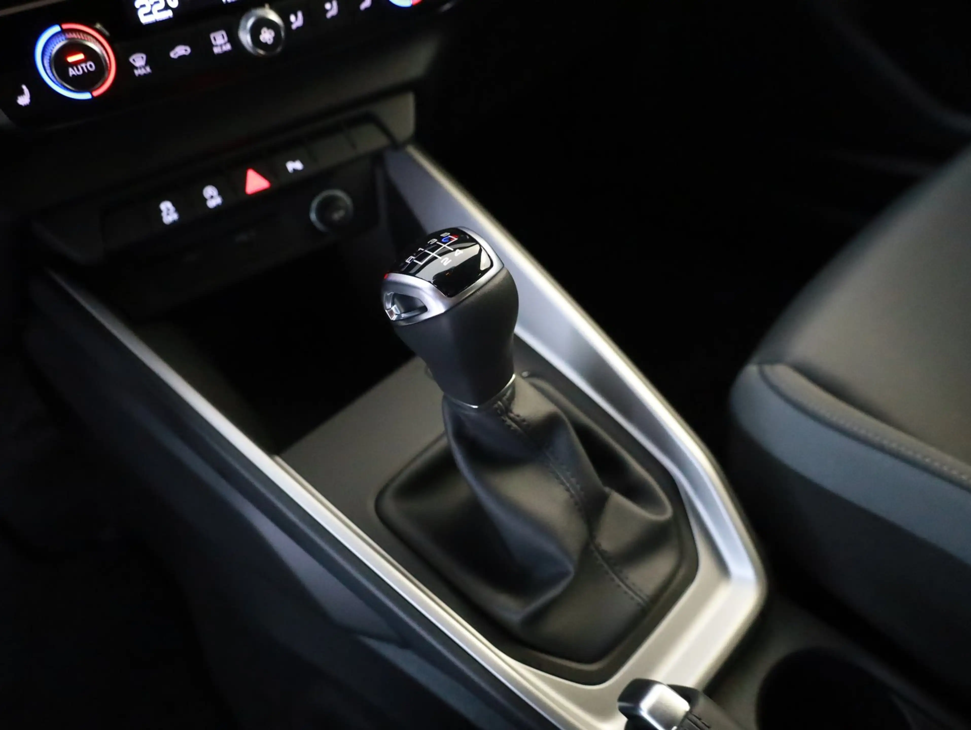 Audi A1 25 TFSI intense — photo 6
