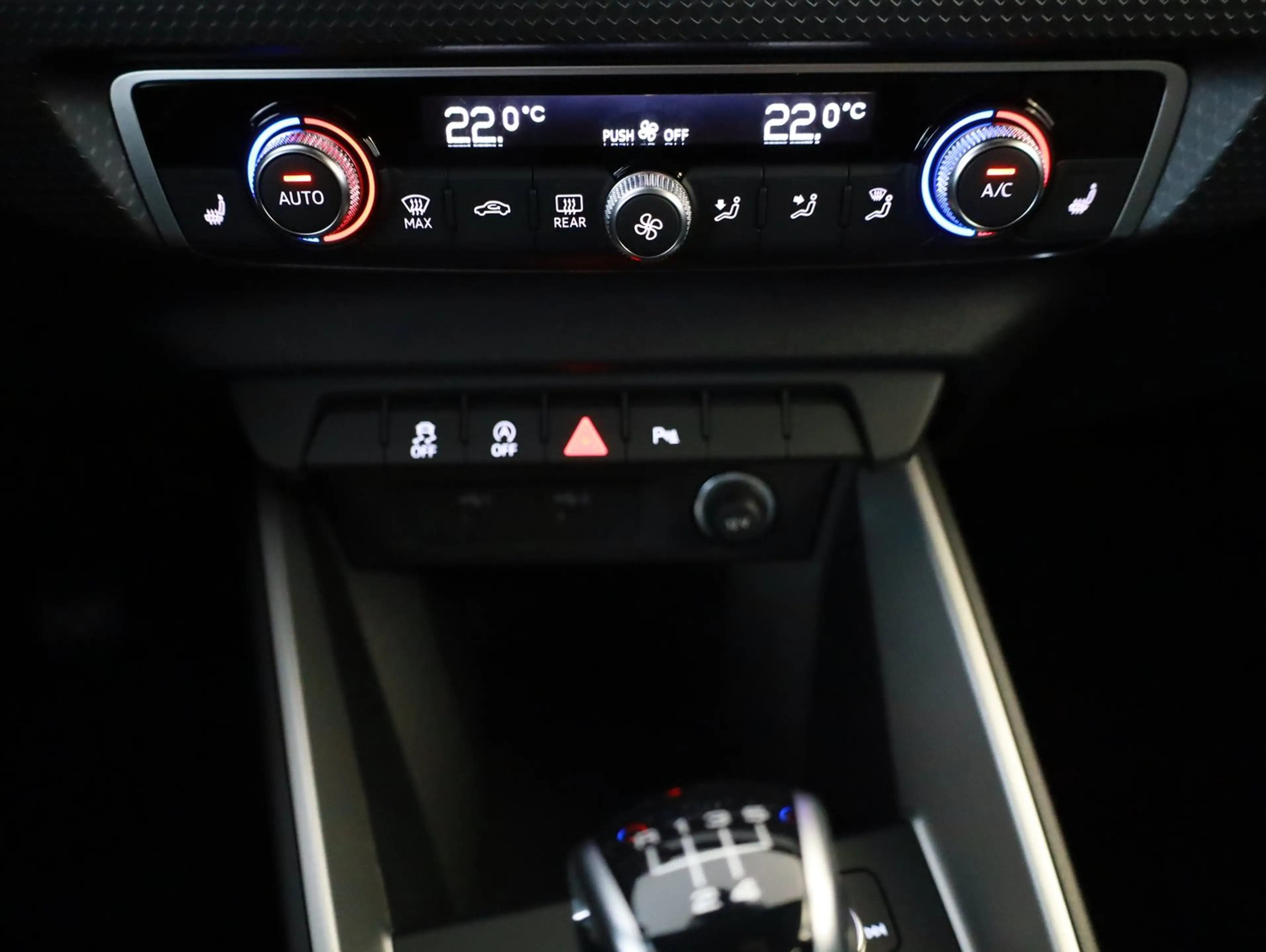 Audi A1 25 TFSI intense — photo 7