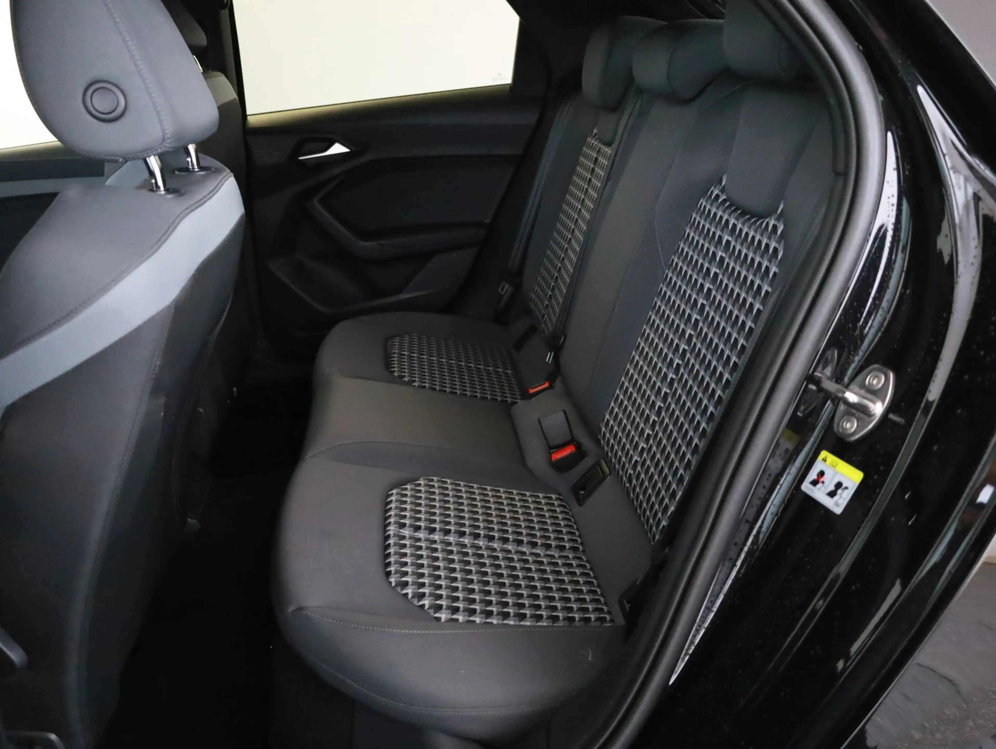 Audi A1 25 TFSI intense — photo 15
