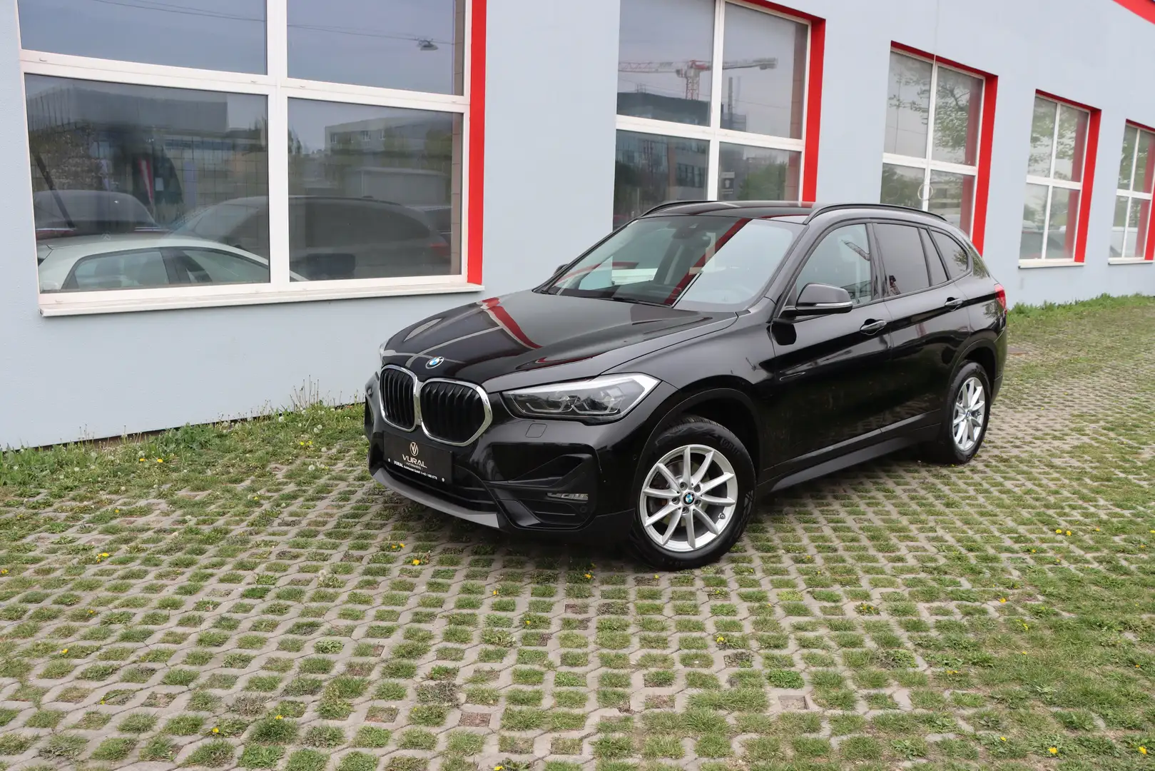 BMW X1 SDRIVE16D A ADVANTAGE Schwarz - 2