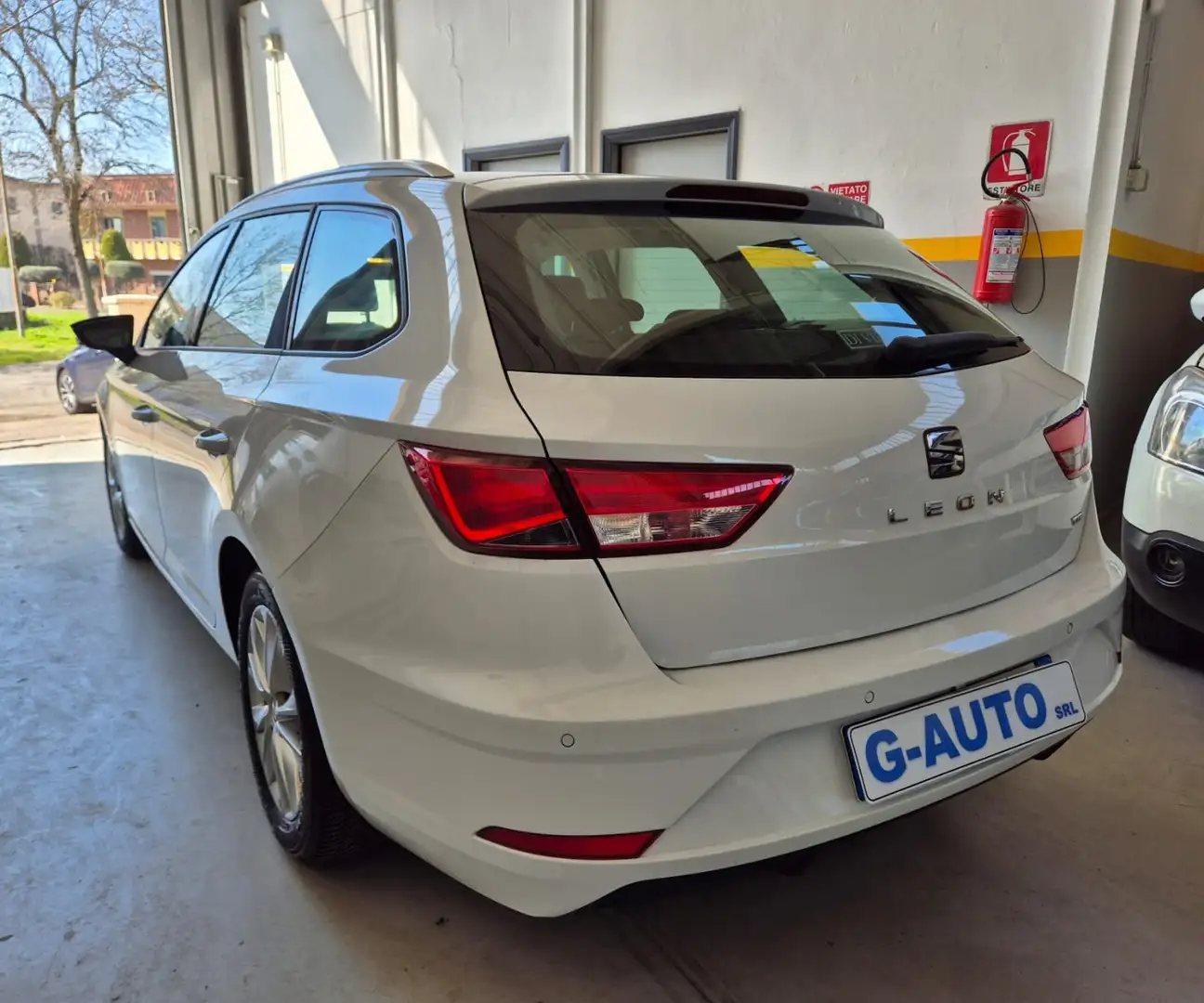 SEAT Leon Leon ST 1.4 tgi Business High 110cv Bianco - 2