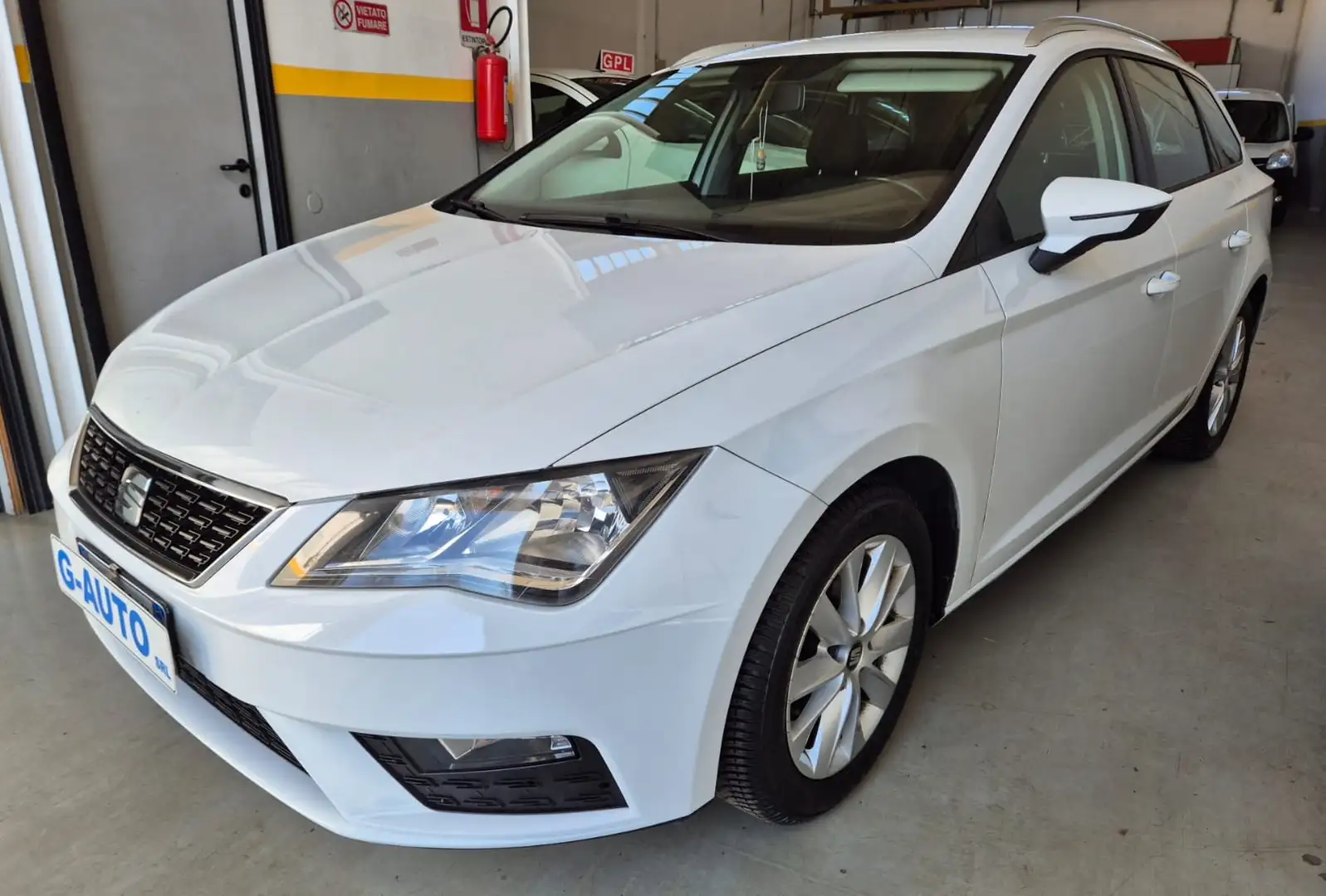 SEAT Leon Leon ST 1.4 tgi Business High 110cv Bianco - 1