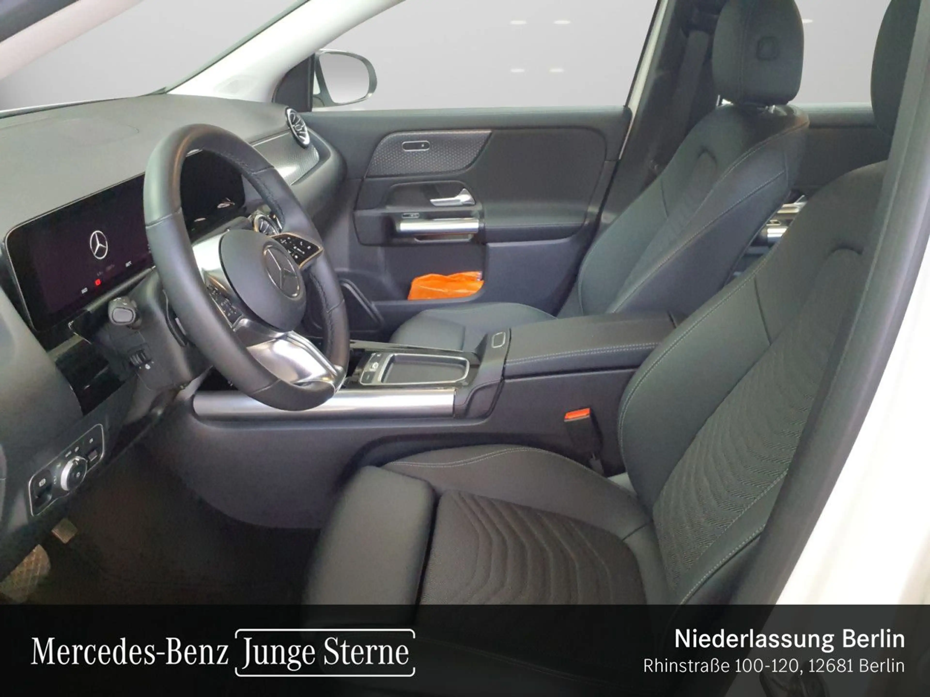 Mercedes-Benz EQA 300 4M PROG+ADVANCED+AHK+KAMERA+SPUR — photo 11