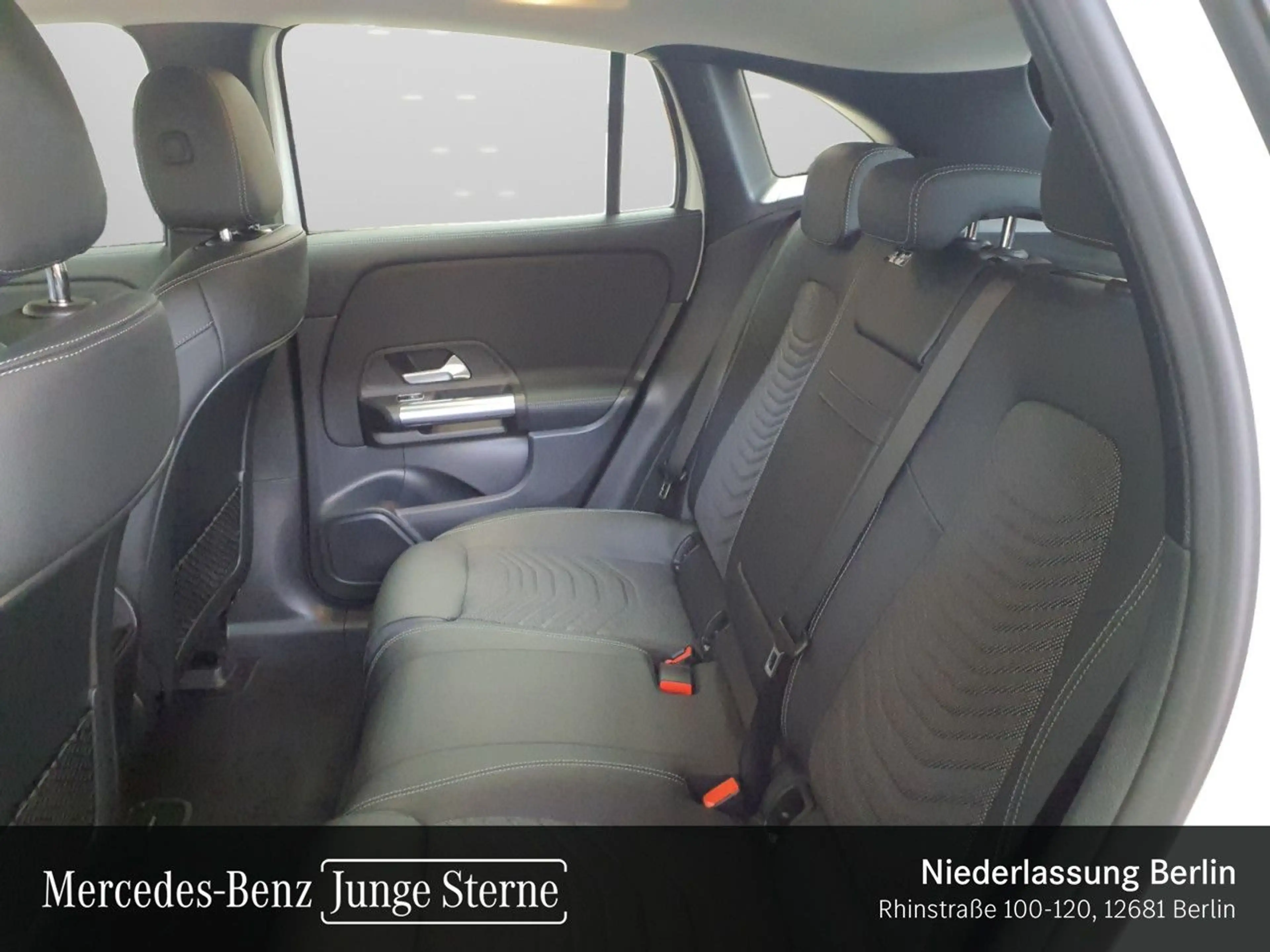 Mercedes-Benz EQA 300 4M PROG+ADVANCED+AHK+KAMERA+SPUR — photo 12