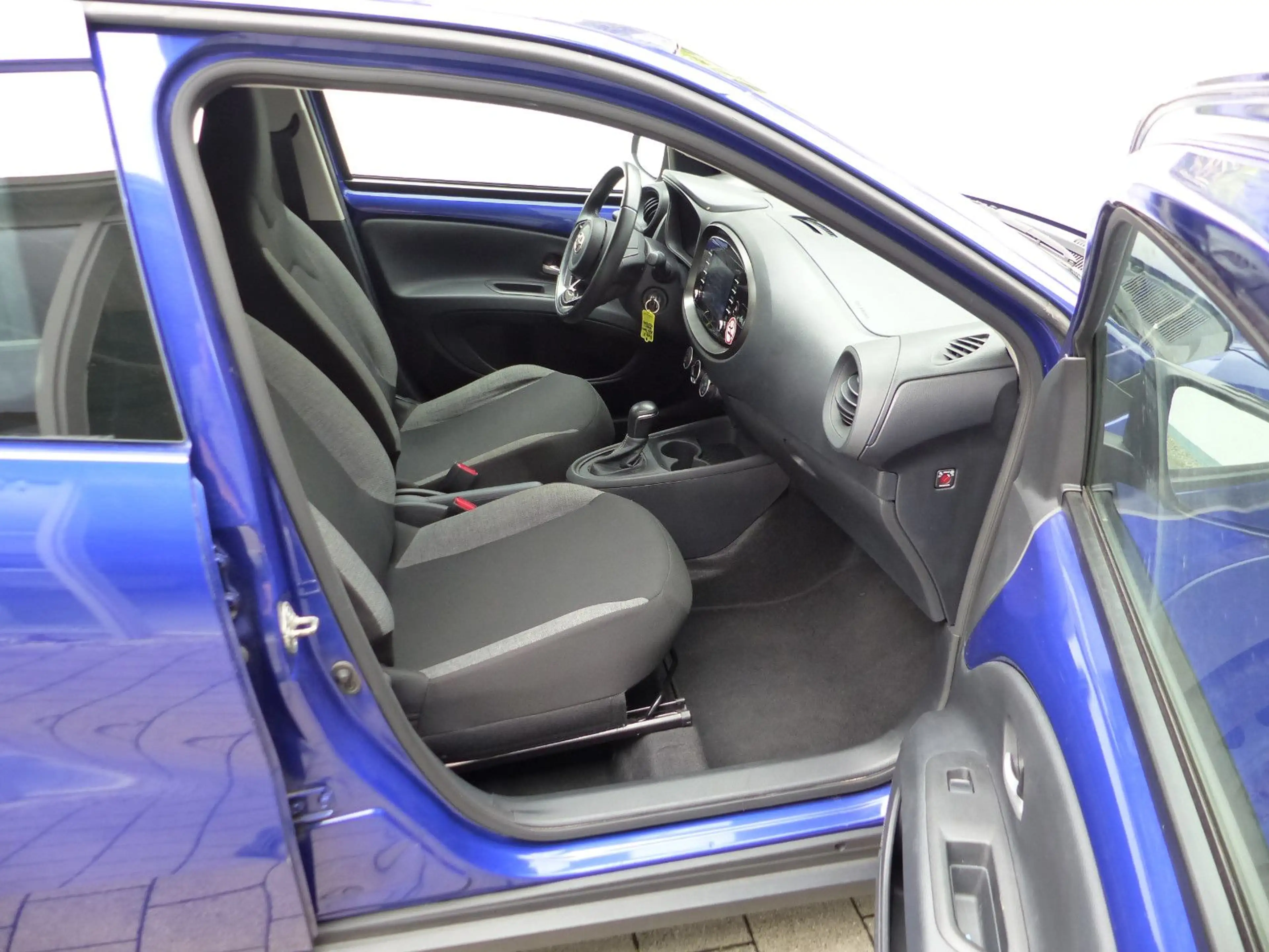 Toyota Aygo X Play Automat. Kamera Tempomat DAB CarPlay — photo 6
