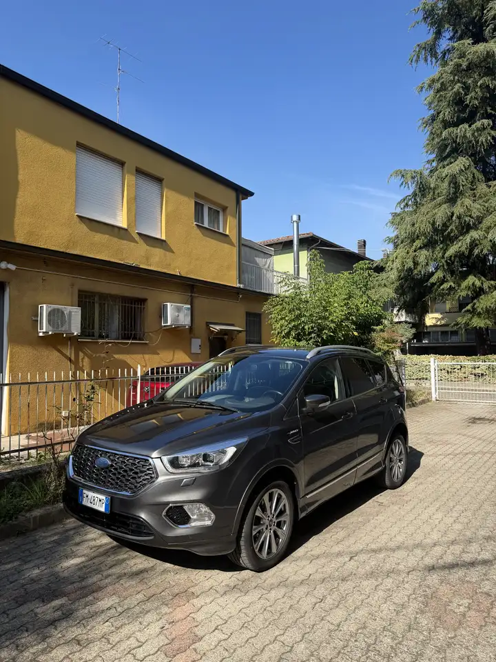 Ford Kuga 2.0 tdci Vignale — photo 1 of 12