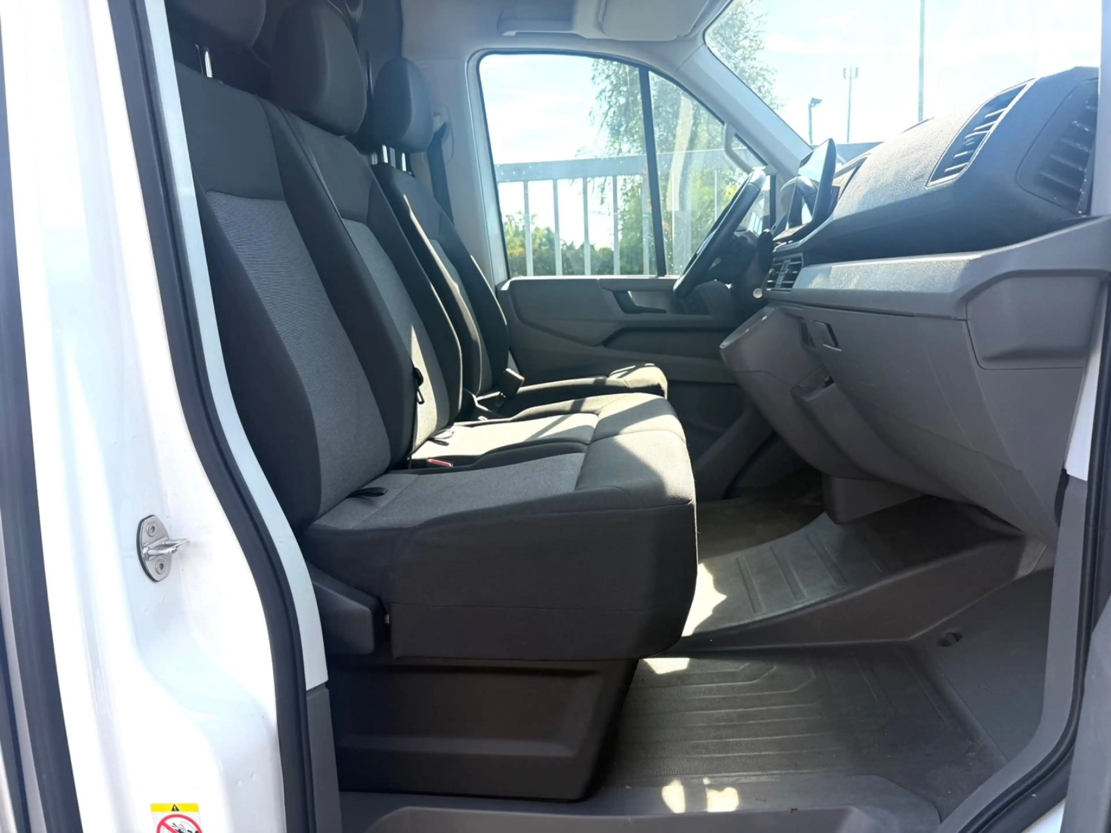Volkswagen Crafter Kasten 35 Automatik Hoch+Lang Navi — photo 8