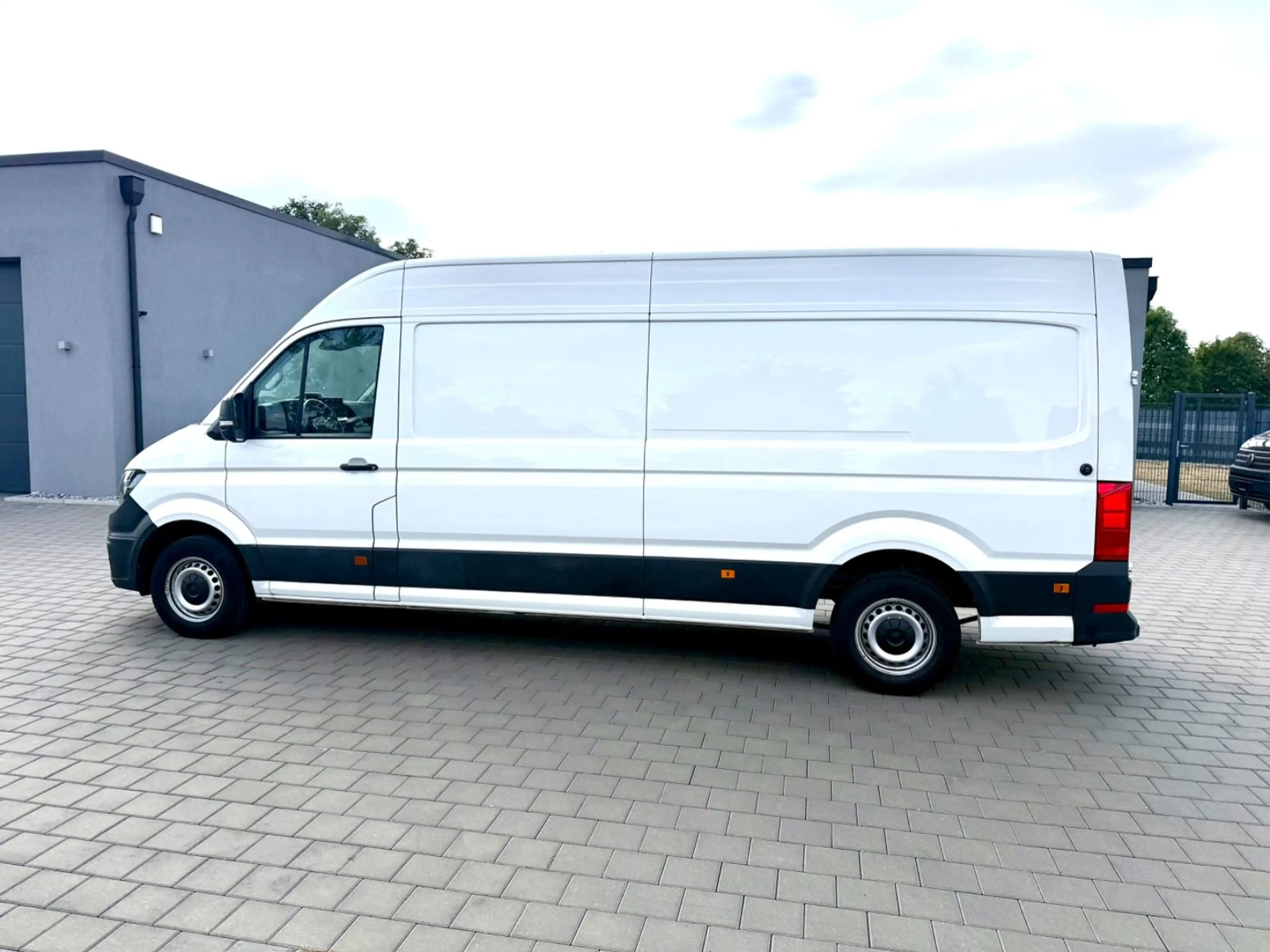 Volkswagen Crafter Kasten 35 Automatik Hoch+Lang Navi — photo 2