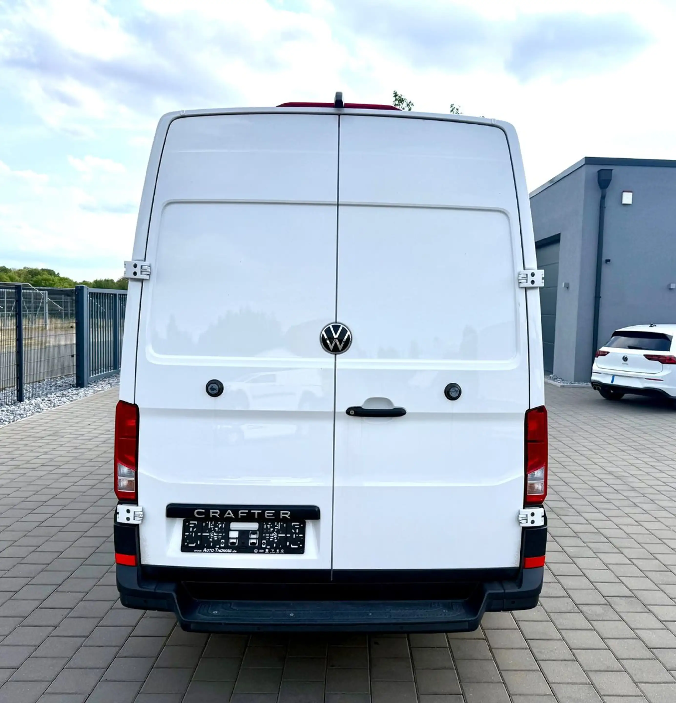 Volkswagen Crafter Kasten 35 Automatik Hoch+Lang Navi — photo 3