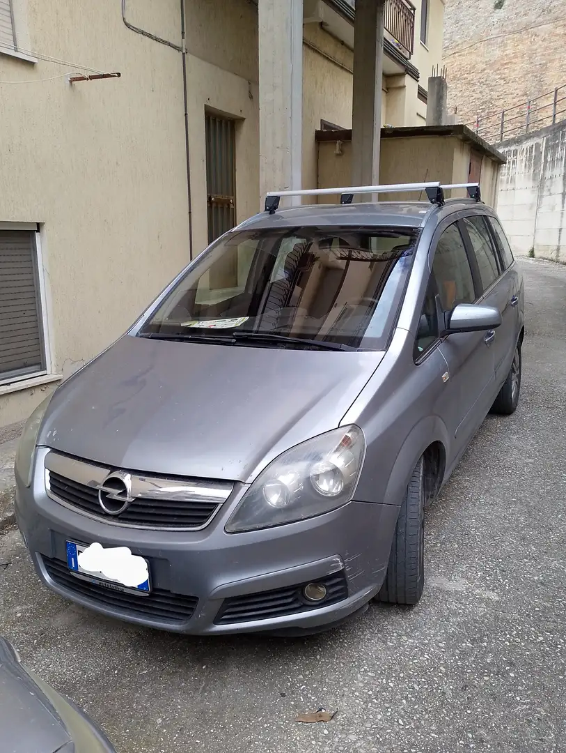 Opel Zafira Gri - 1