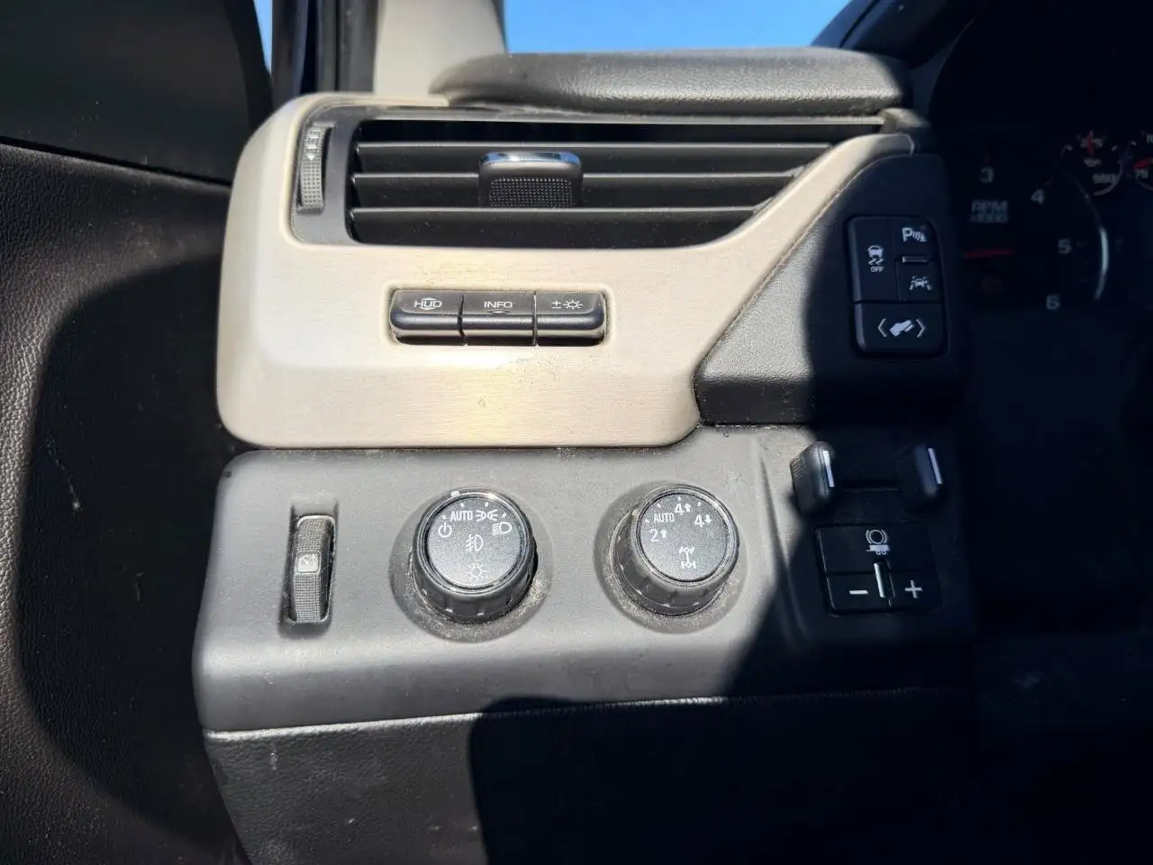 GMC Yukon снимка GMC Yukon
