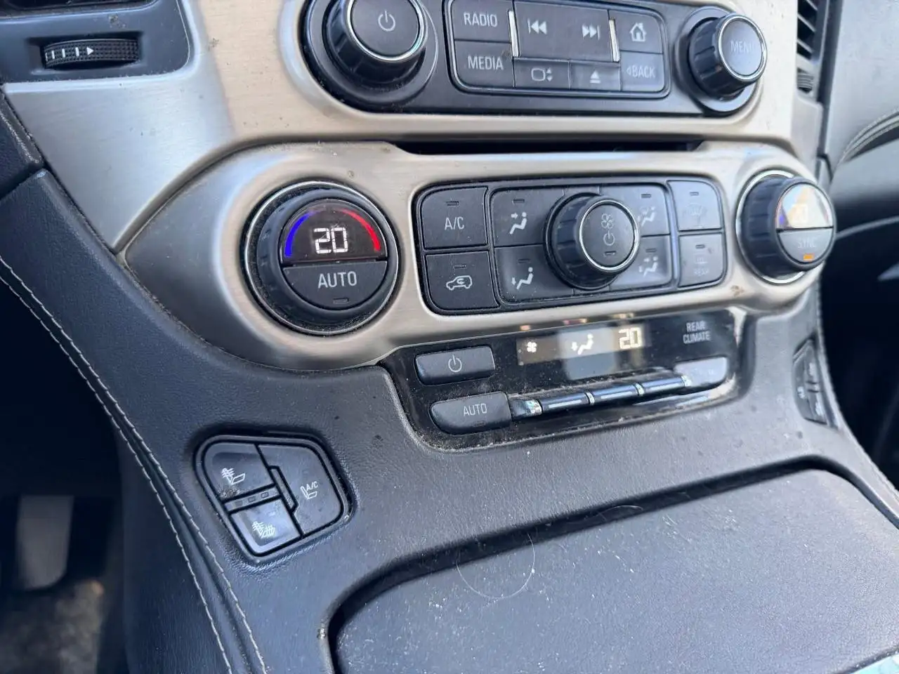 GMC Yukon снимка GMC Yukon