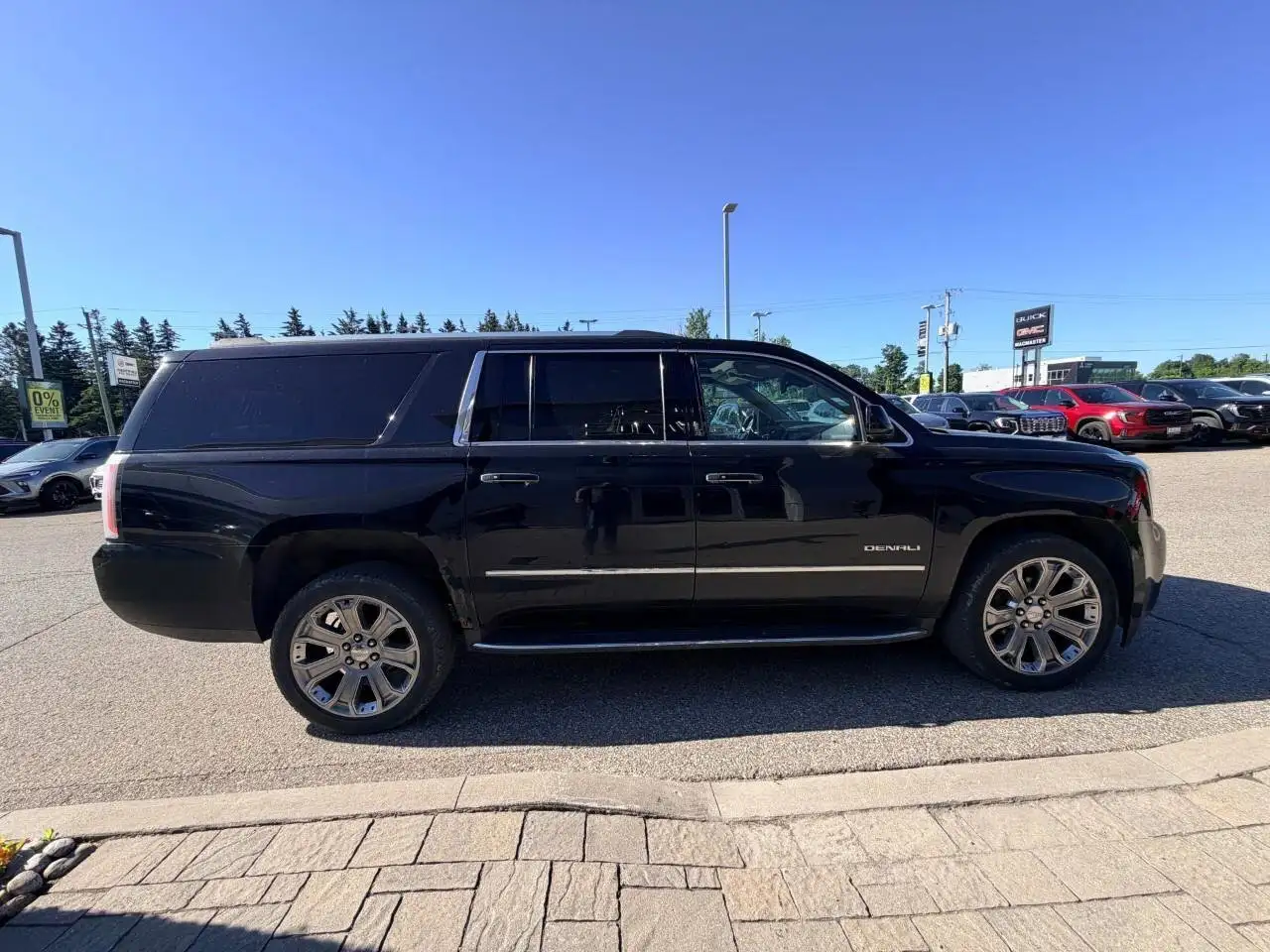 GMC Yukon снимка GMC Yukon