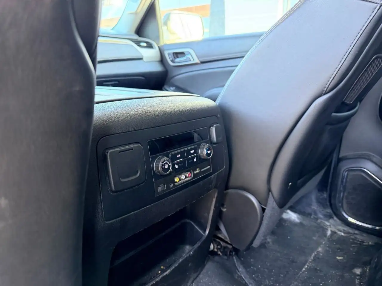 GMC Yukon снимка GMC Yukon