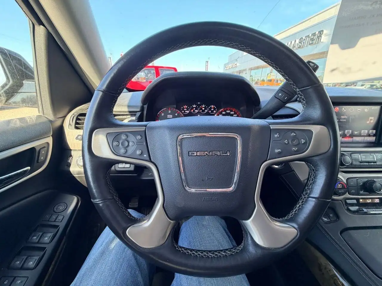 GMC Yukon снимка GMC Yukon