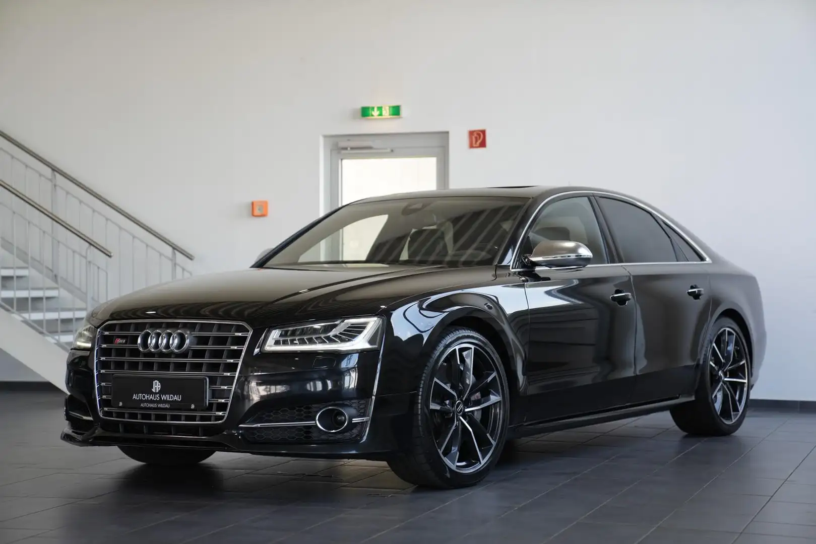 Audi S8 4.0 TFSI quattro *CERAMIC*HEADSUP*PANO* Zwart - 2