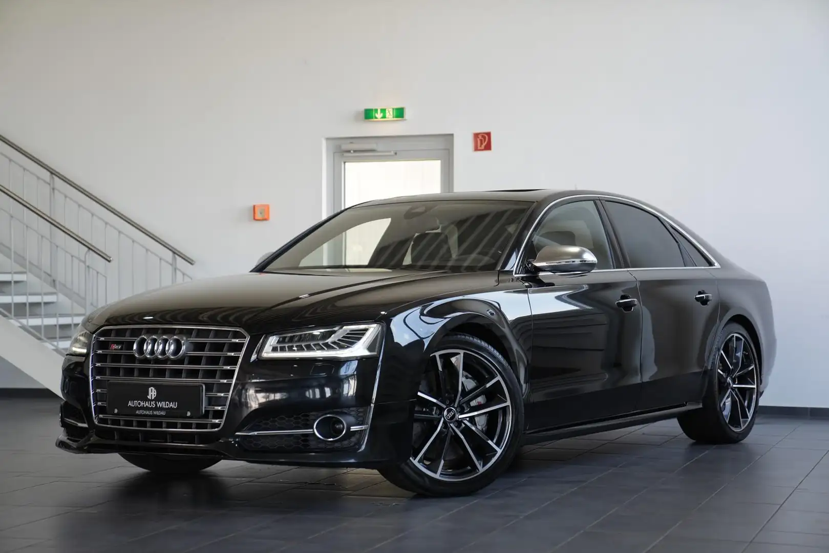 Audi S8 4.0 TFSI quattro *CERAMIC*HEADSUP*PANO* Zwart - 1