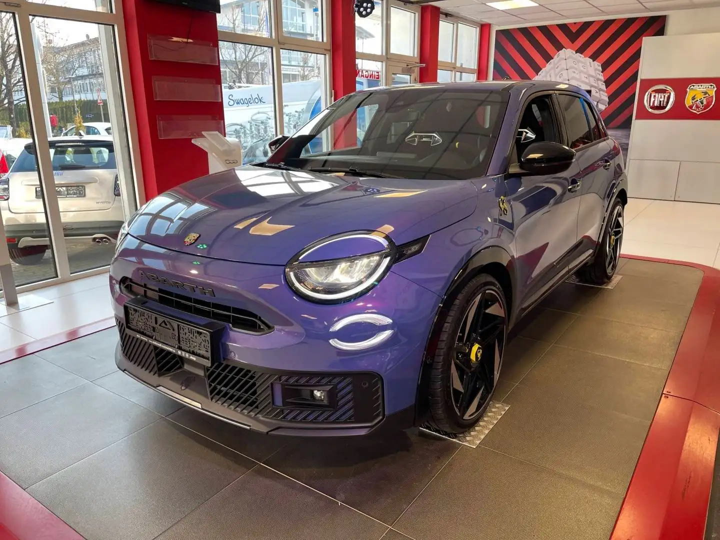 Abarth 600e Scorpionissima 207 kW 280 PS Violet - 1