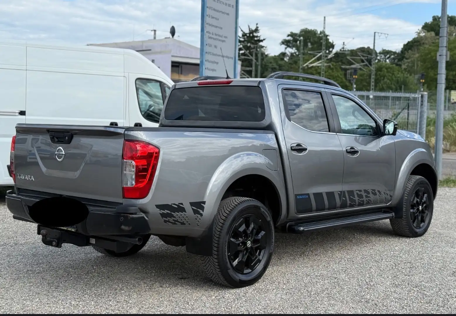 Nissan Navara 2.3 dci d.cab New N-Guard 4wd 190cv auto Restyling Gris - 2