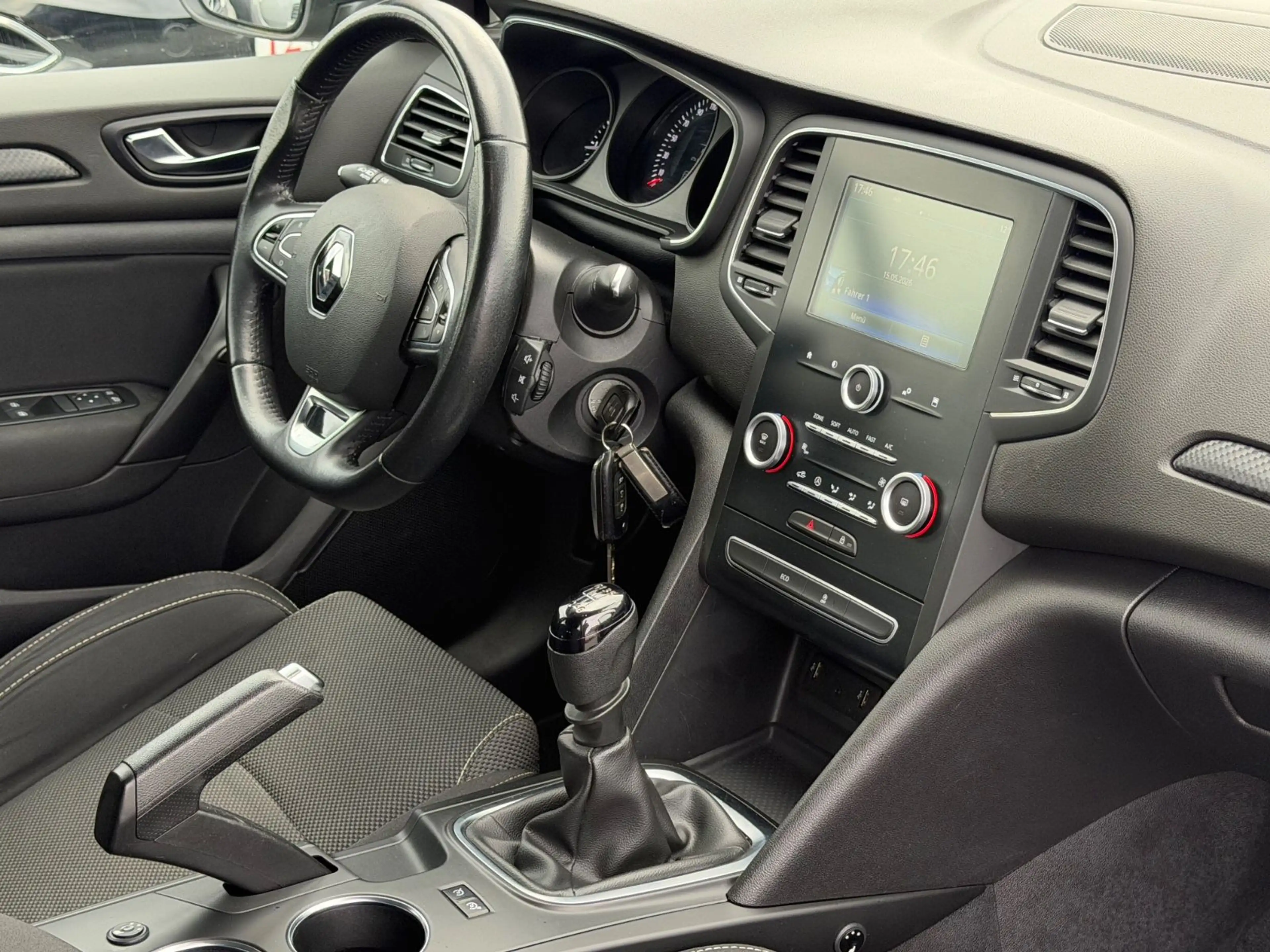 Renault Megane IV Grandtour Play — photo 10
